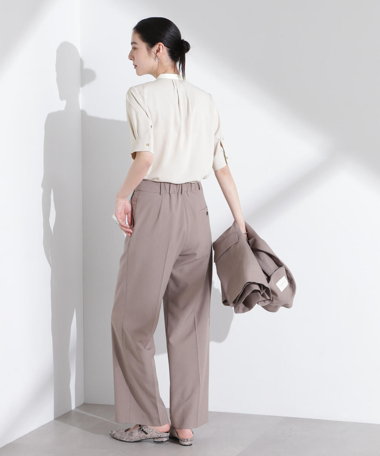 スタンドバイカラータックブラウス 半袖 6695121306