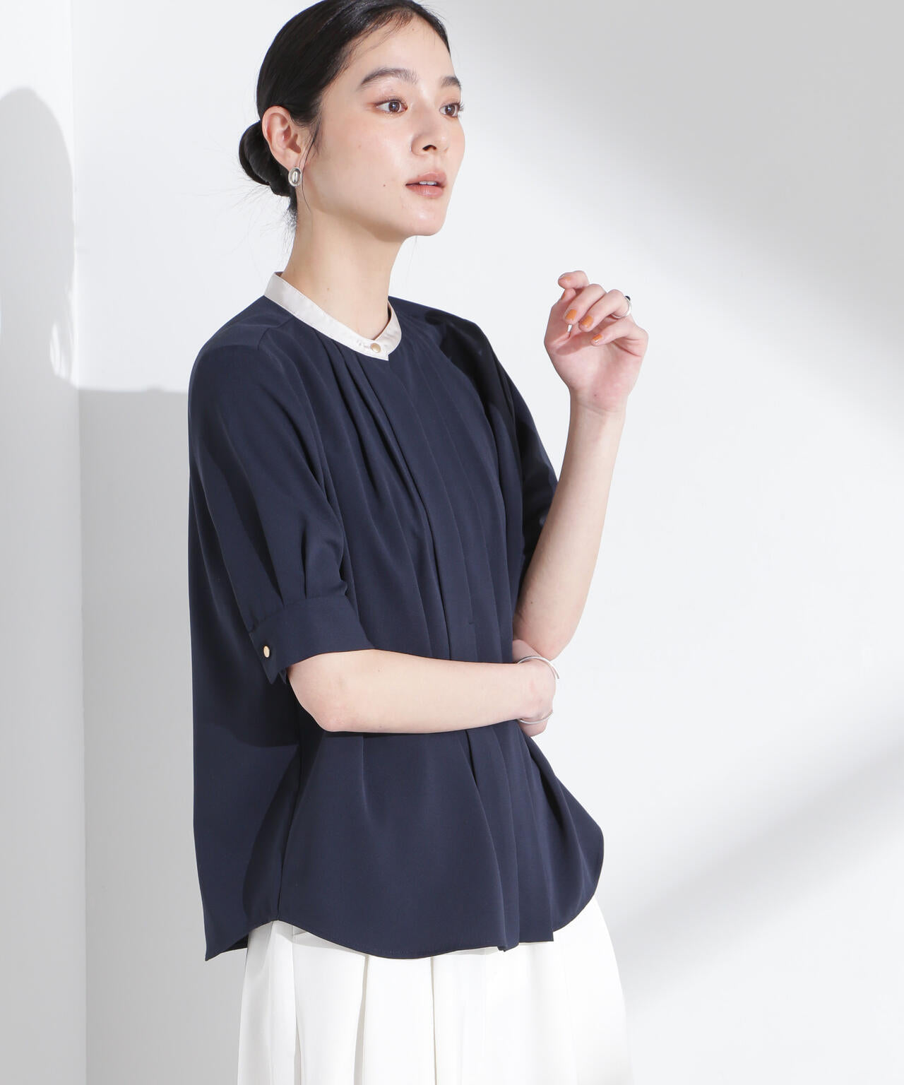 スタンドバイカラー タック ブラウス 半袖