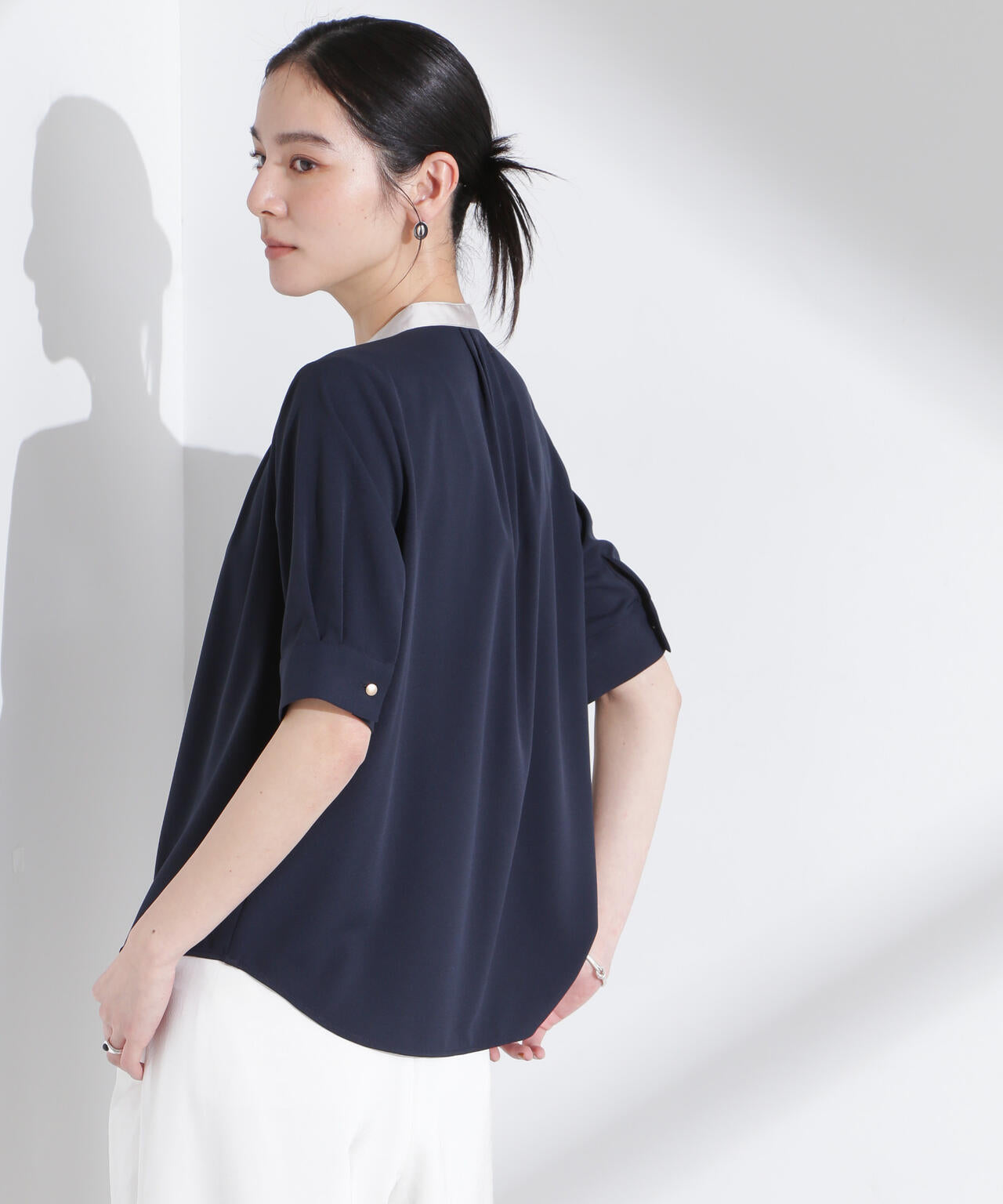 スタンドバイカラータックブラウス 半袖 6695121306