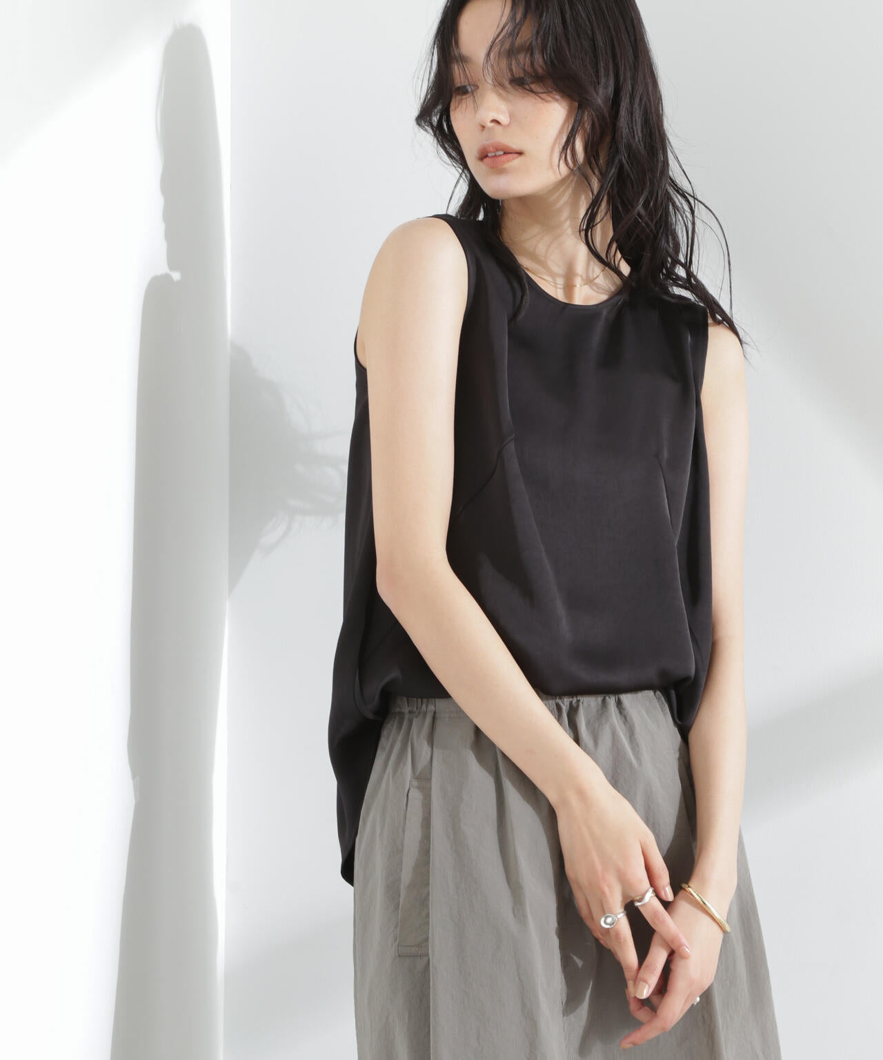 ダブルサテンノースリーブ トップス