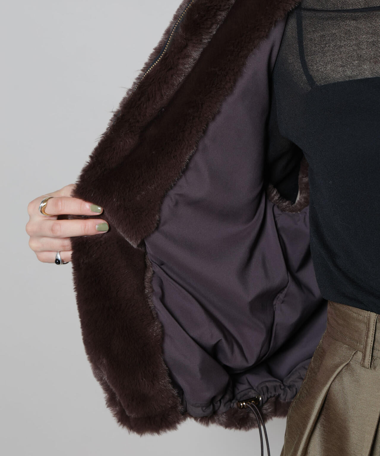 ナノ・ユニバース　フェイクファーフードベスト　今期品タグ付き新品 フェイクファー フードベスト