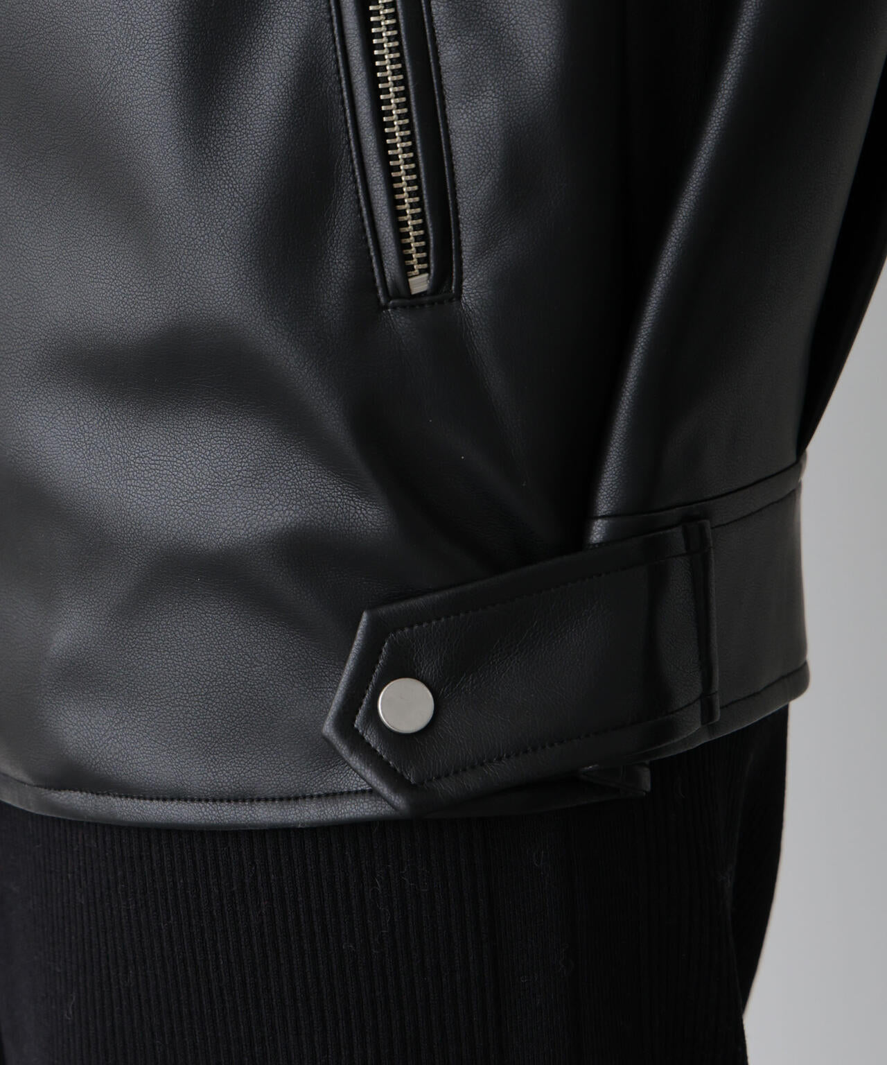 「STEVELOUR」スタンドフェイクレザージップブルゾン 6695216311