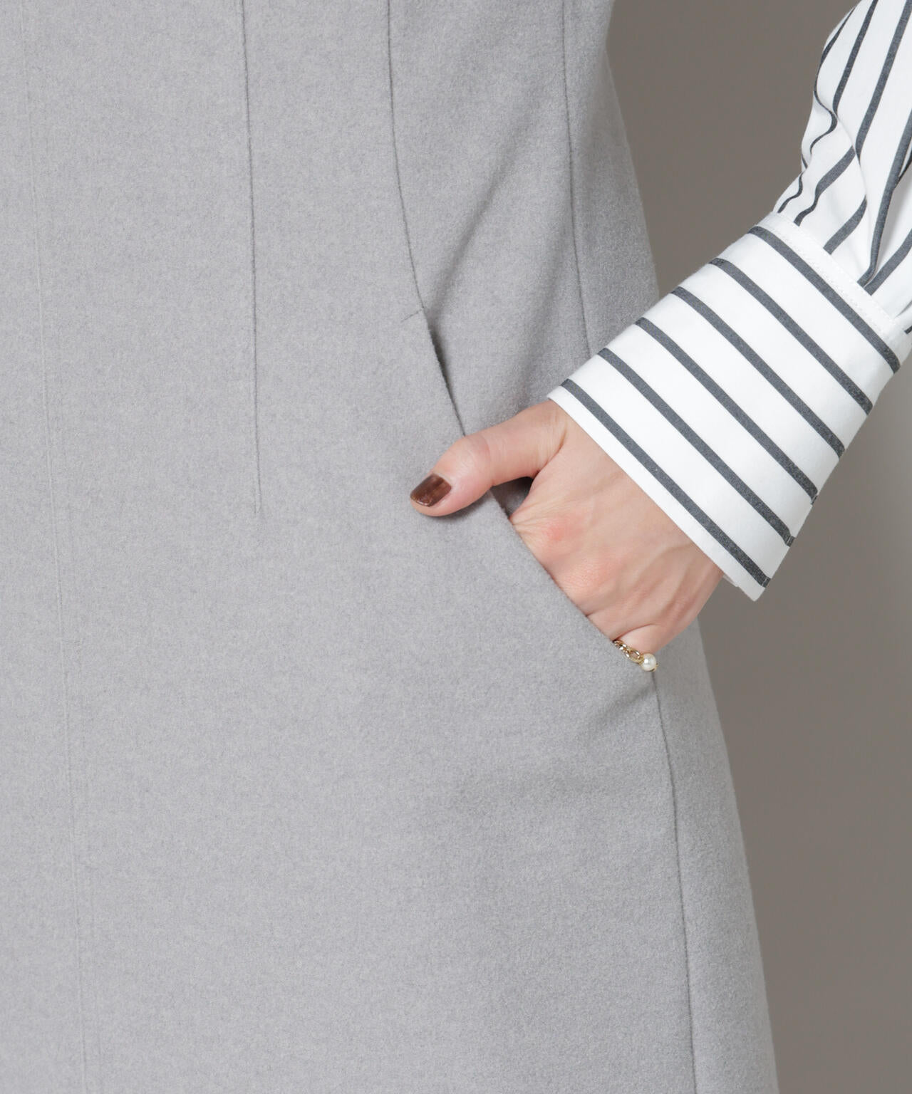 ニードルジャージーVネックワンピース 6695219320