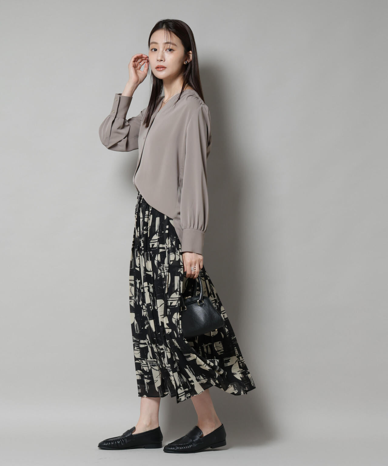 フロントボタン Vネック ブラウス