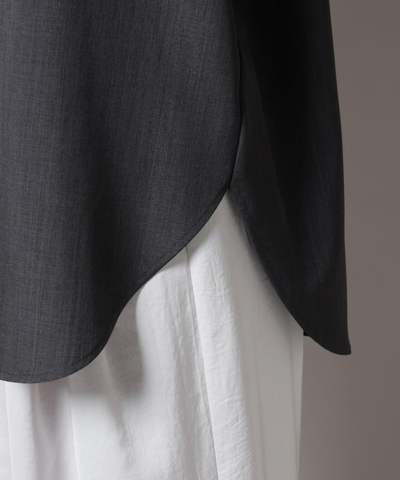 トリミング刺繍ツイルシャツ 6695220310