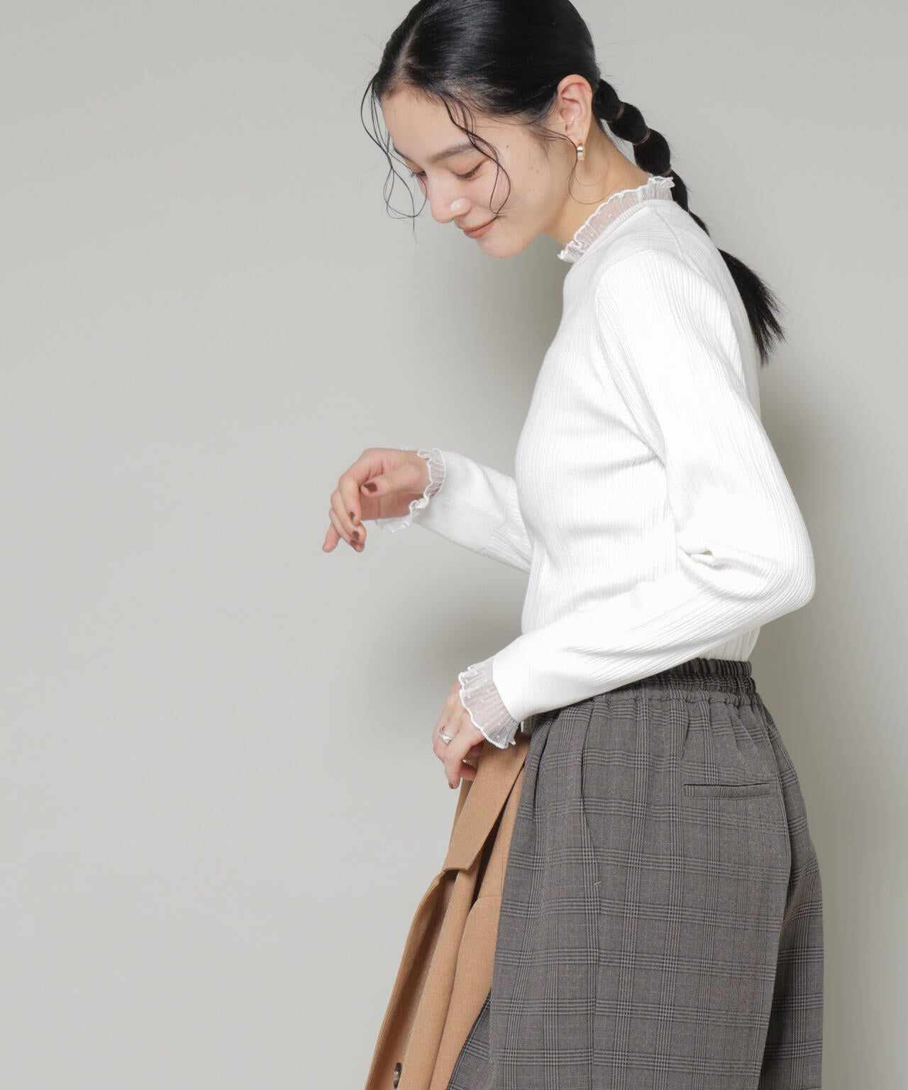 ホホバオイル加工チュールフリル付きランダムリブニット 6695222342