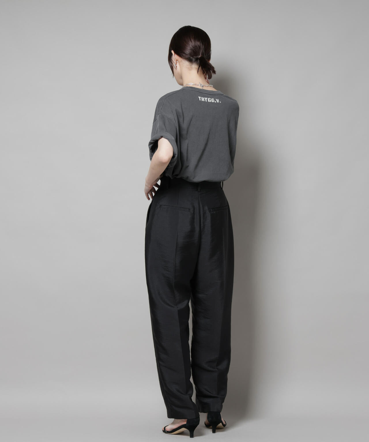ツイル ウェーブ タック バレルパンツ