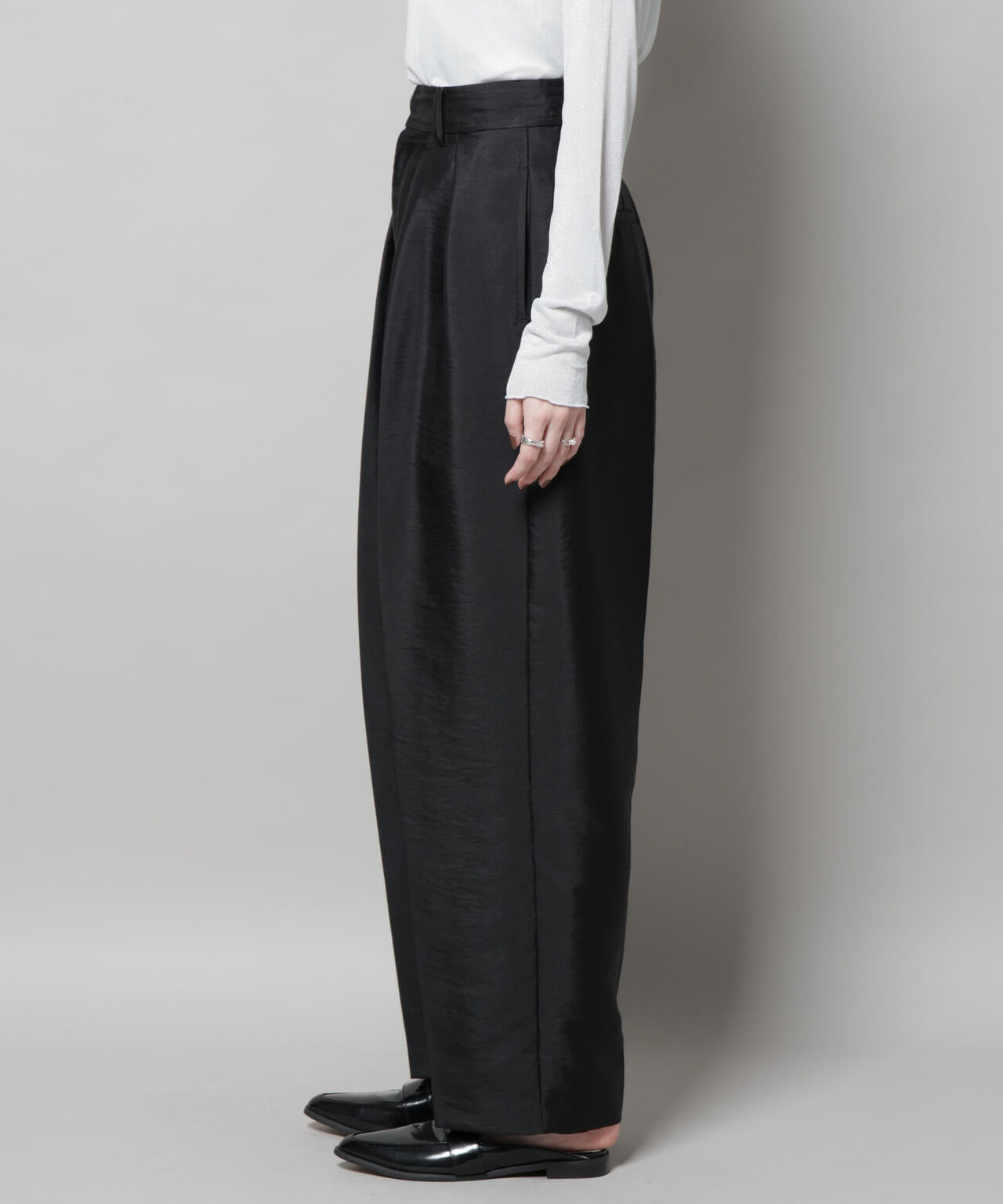 ツイル ウェーブ タック バレルパンツ