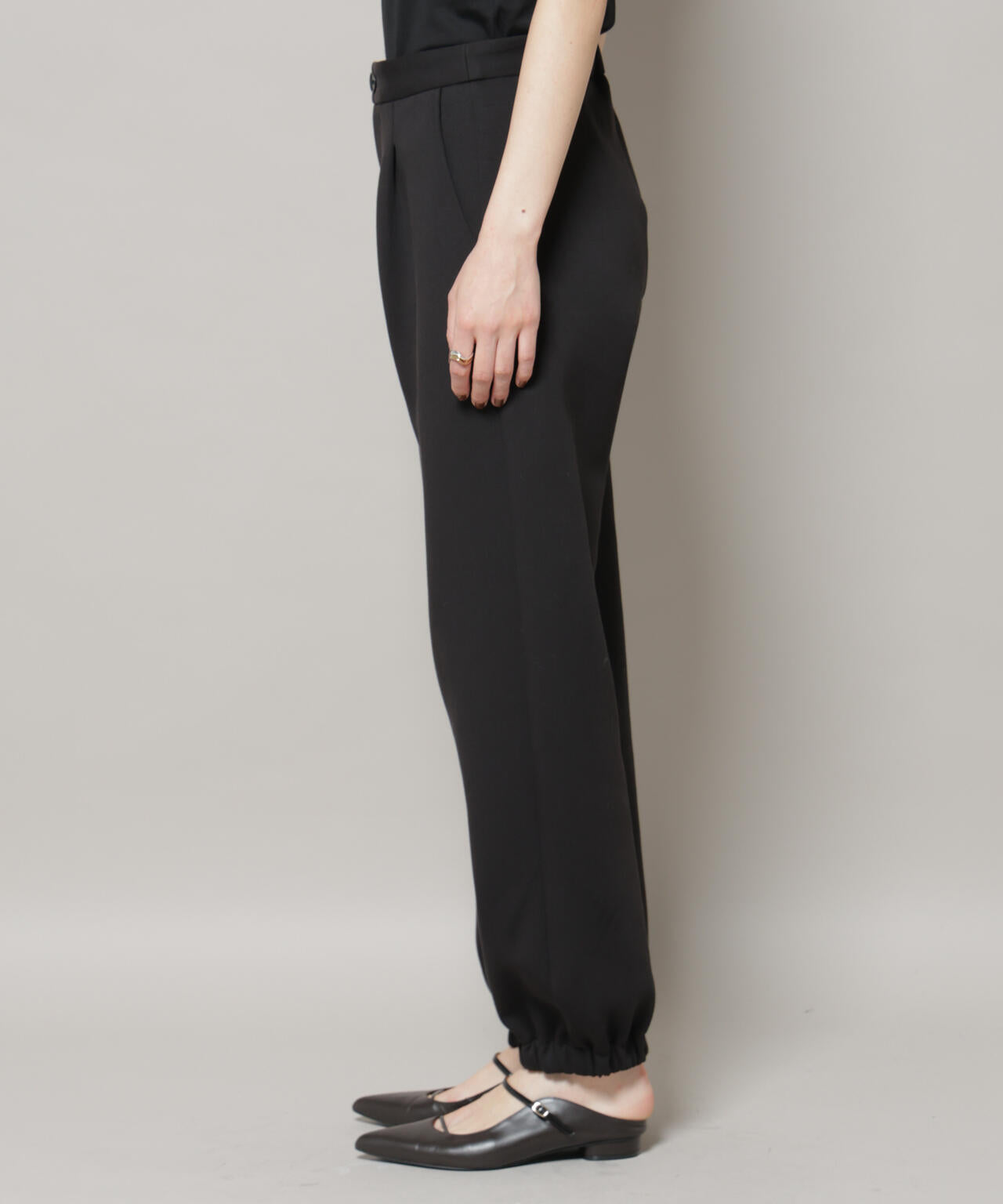 ダンボール ジョガー パンツ