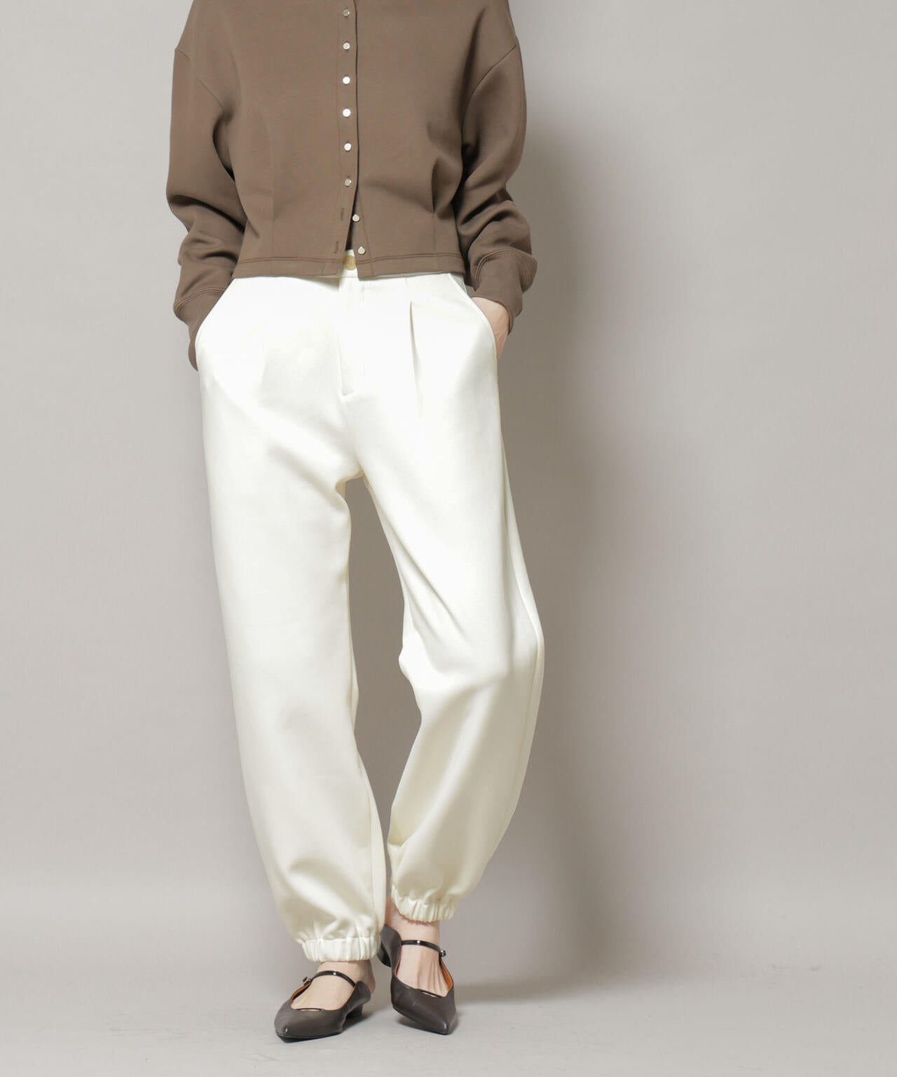 ダンボール ジョガー パンツ