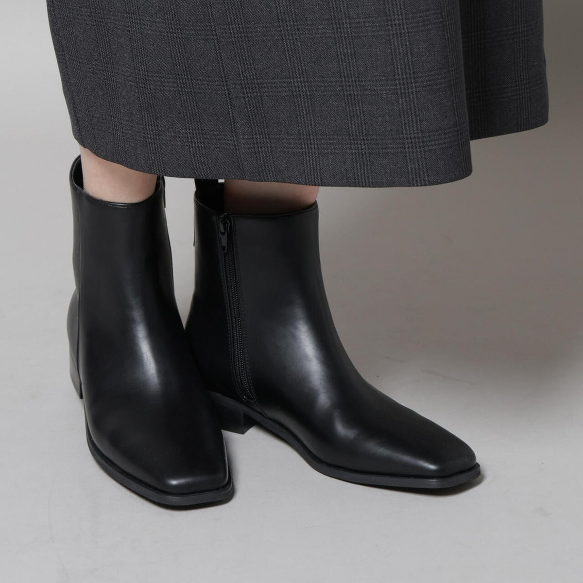 スクエアトゥ フラット ブーツ