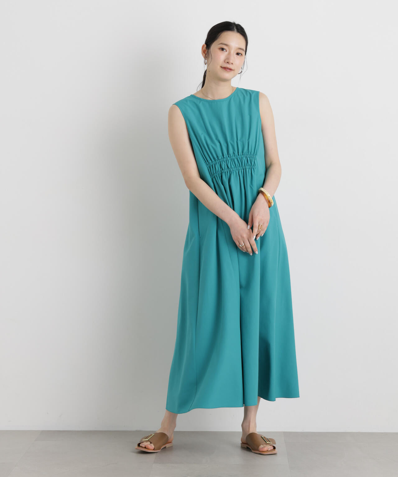 168cm　B:80 W:61 H:88 着用サイズ：M