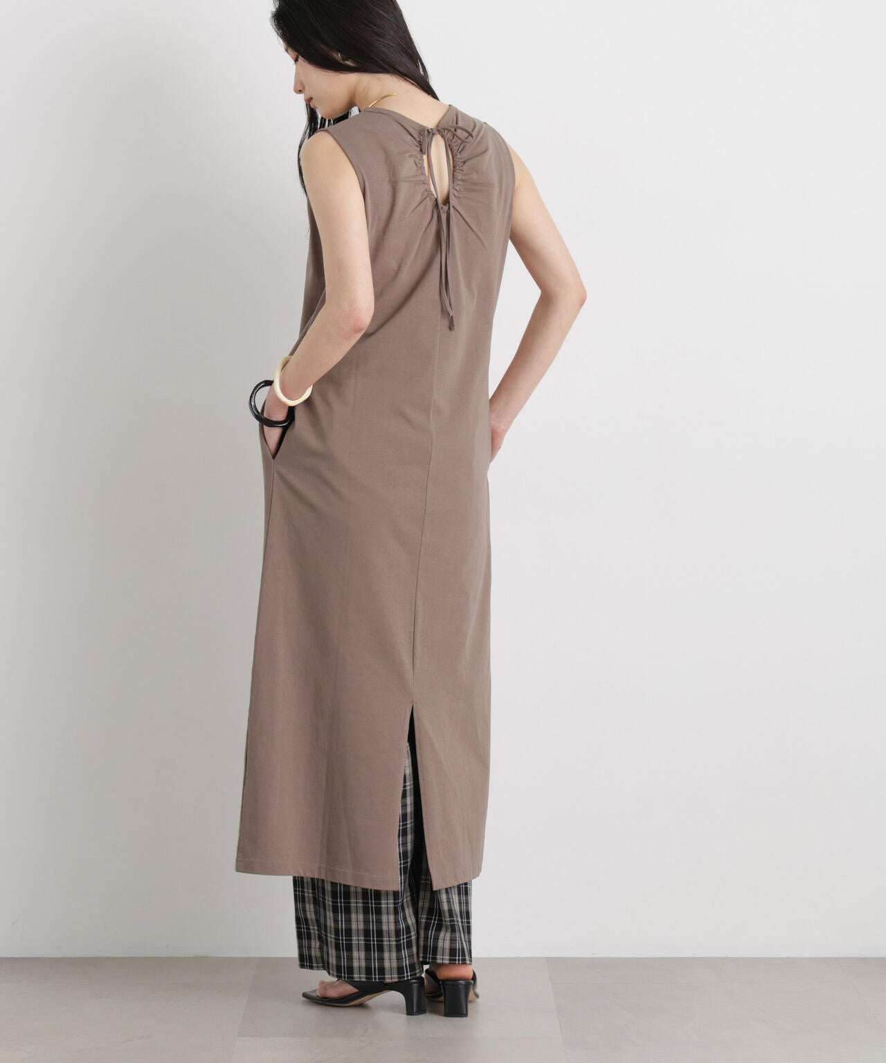 168cm　B:80 W:61 H:88 着用サイズ：M