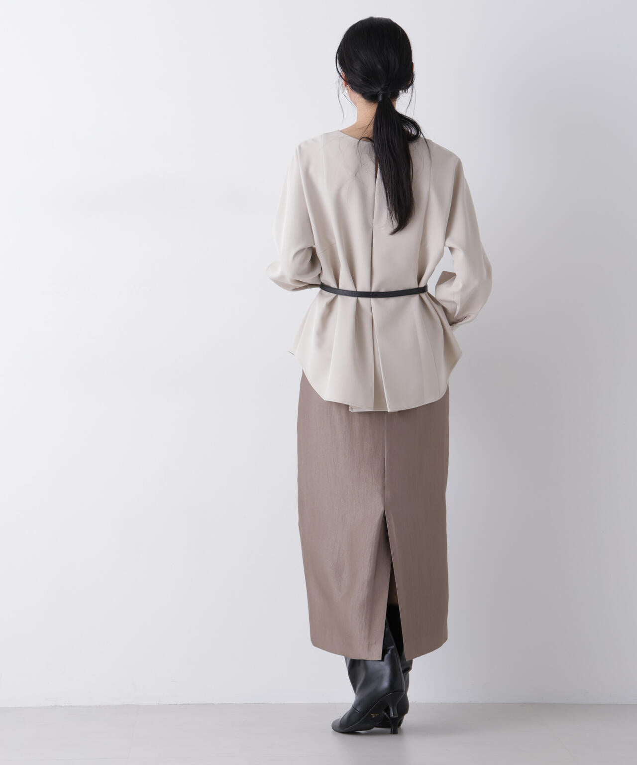 【新品未使用】【完売】< IENA >  Vネック 袖変化ブラウス 大人気の前後2wayVネックブラウスに新色Ver。高見え叶う！とろみV