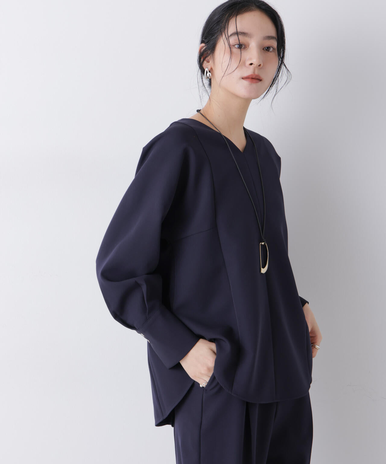 【新品未使用】【完売】< IENA >  Vネック 袖変化ブラウス デイリーファンクション Vネック ブラウス (セットアップ 可)