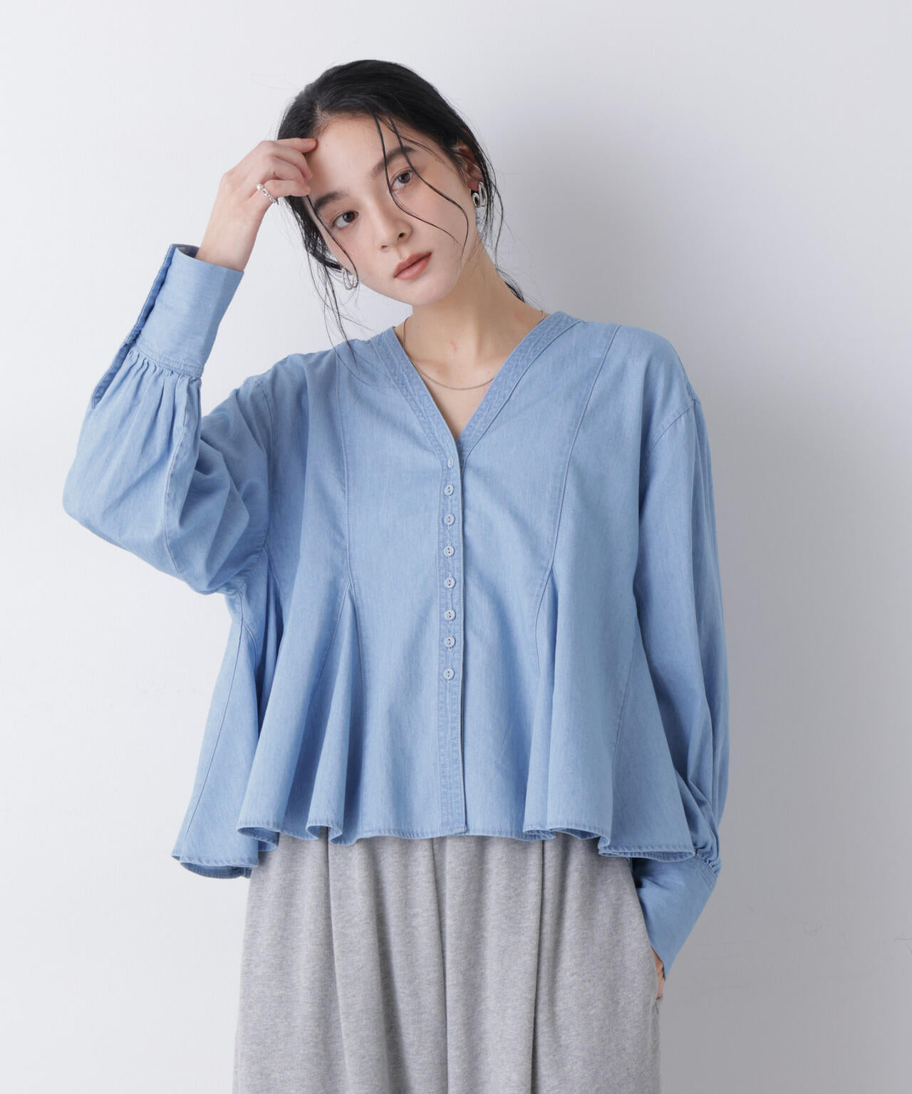 ライトデニムフレアブラウス