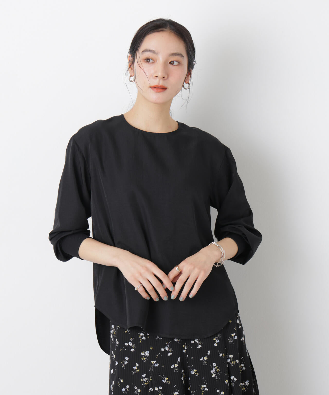 poisブラウスtee ブラック　新品未使用 クルーネック イージー ブラウス
