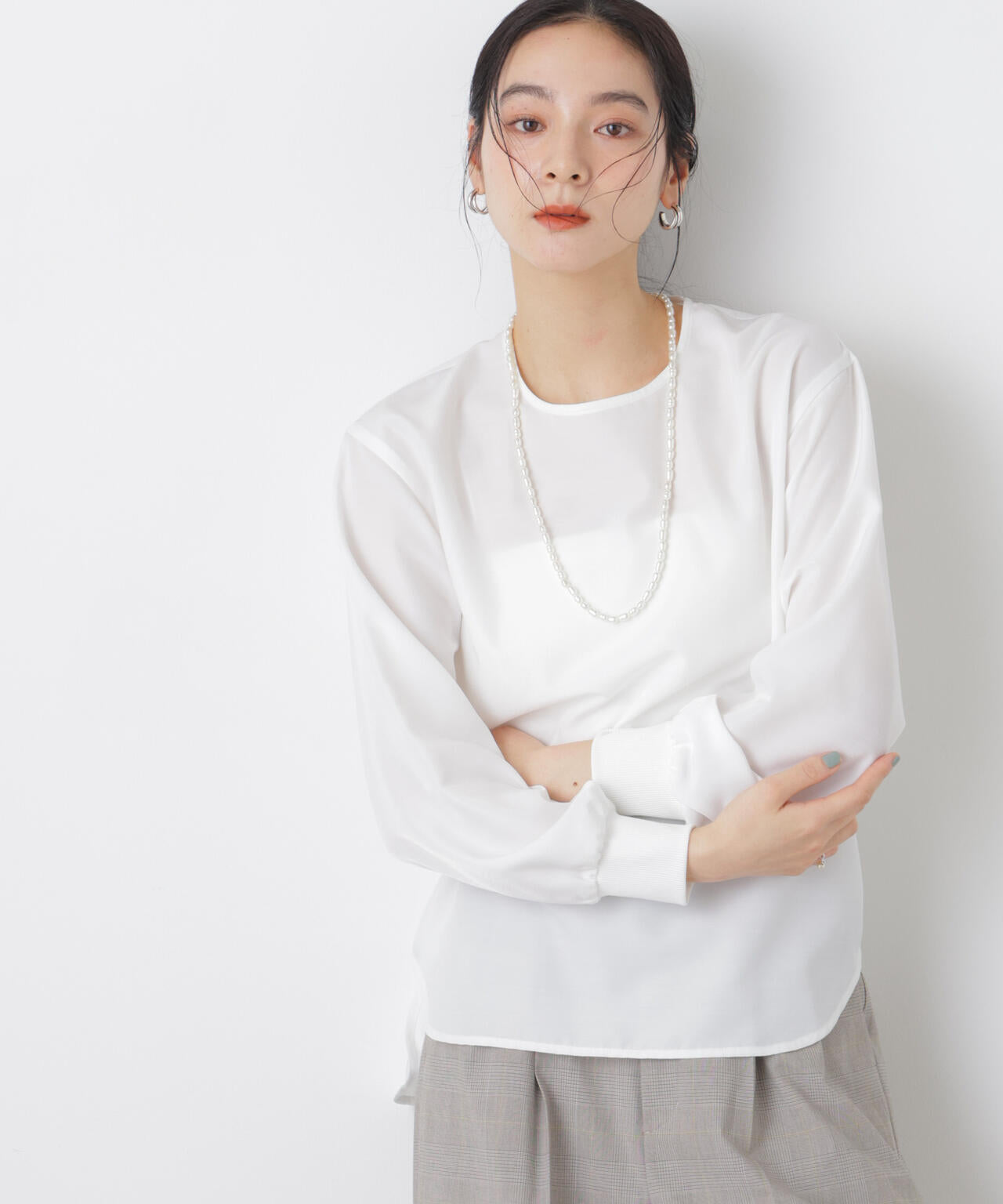 クルーネックイージーブラウス