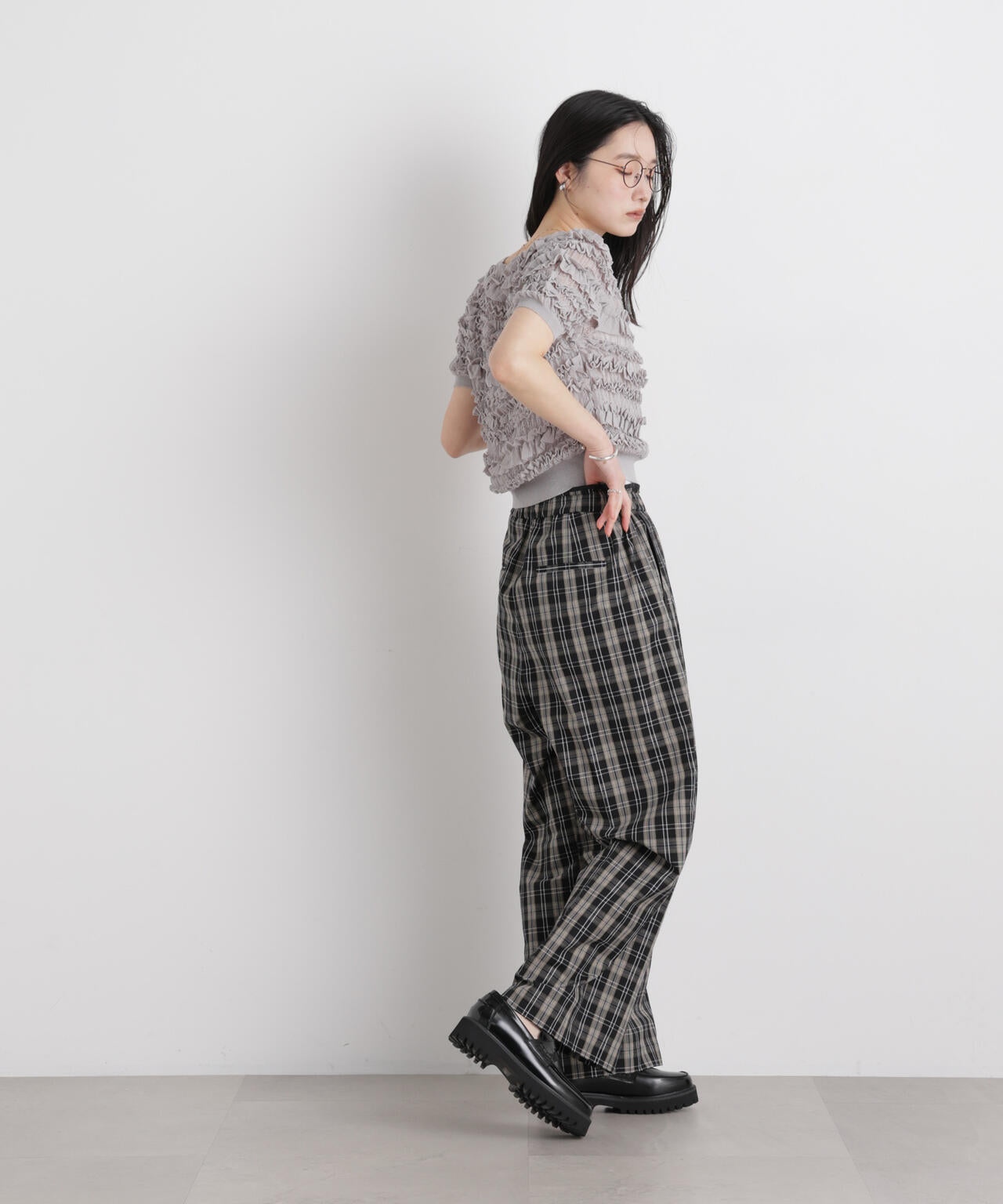 フリルシャーリングコンパクトニット 6696122316