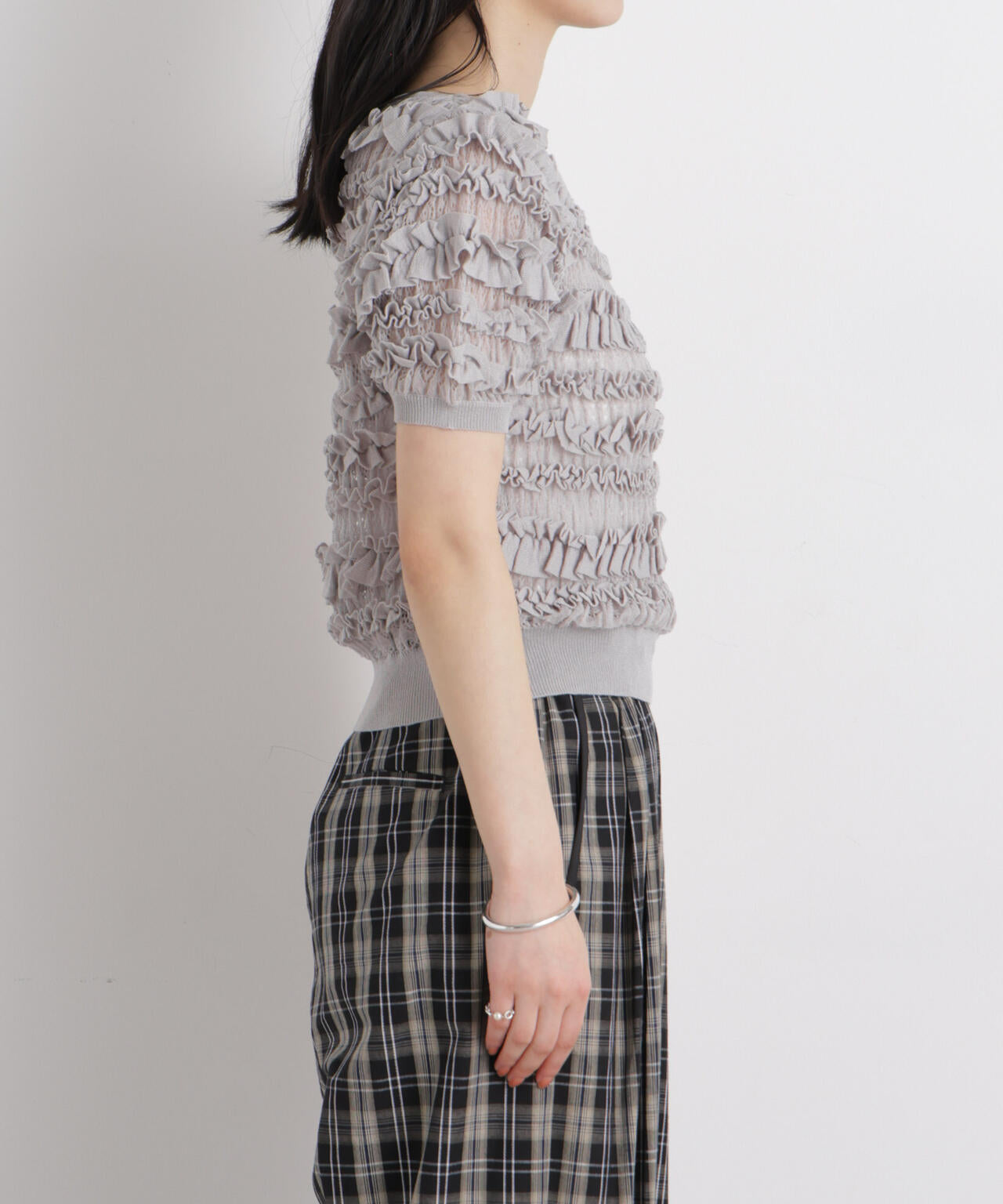 フリルシャーリングコンパクトニット 6696122316