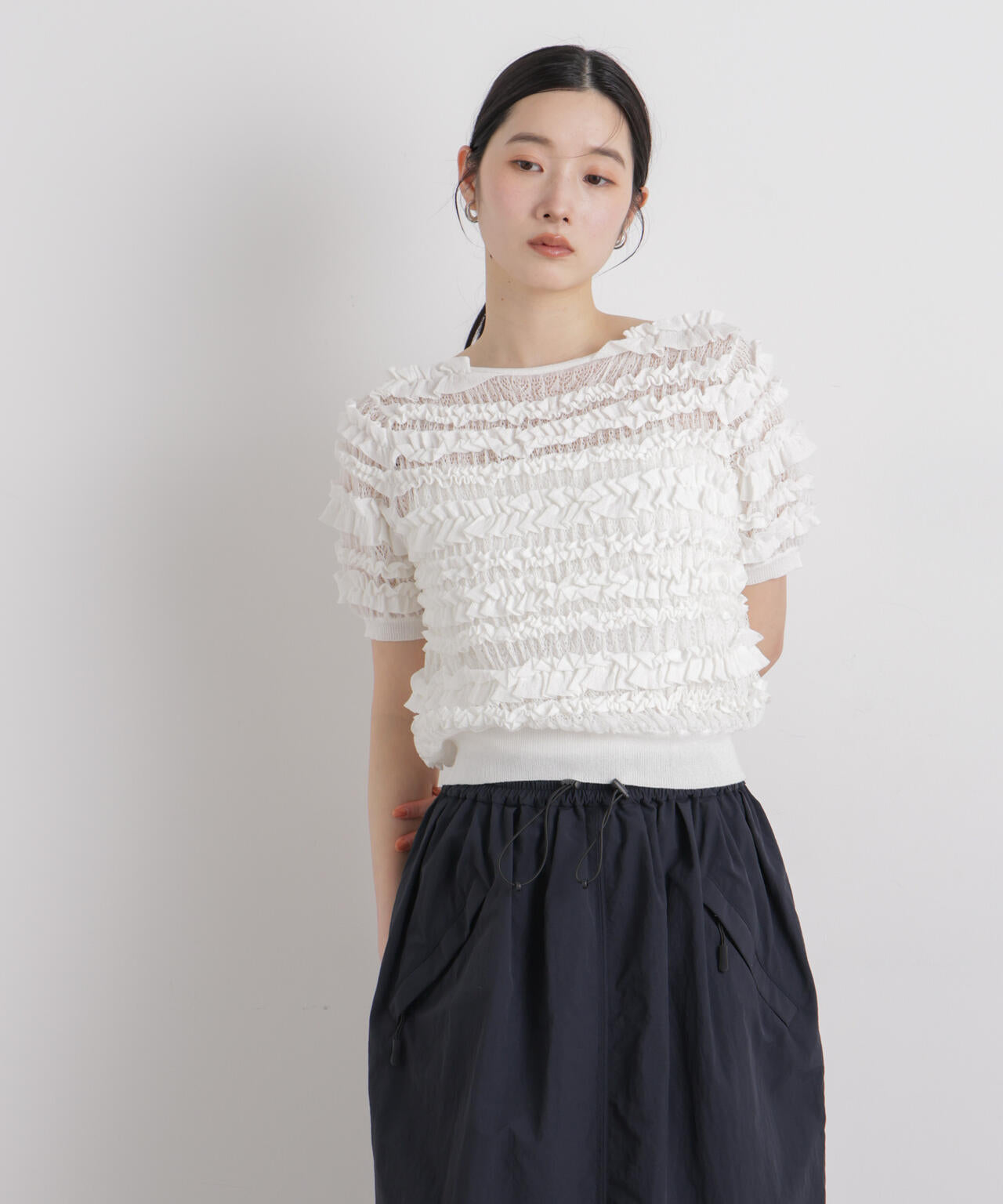 フリルシャーリングコンパクトニット 6696122316