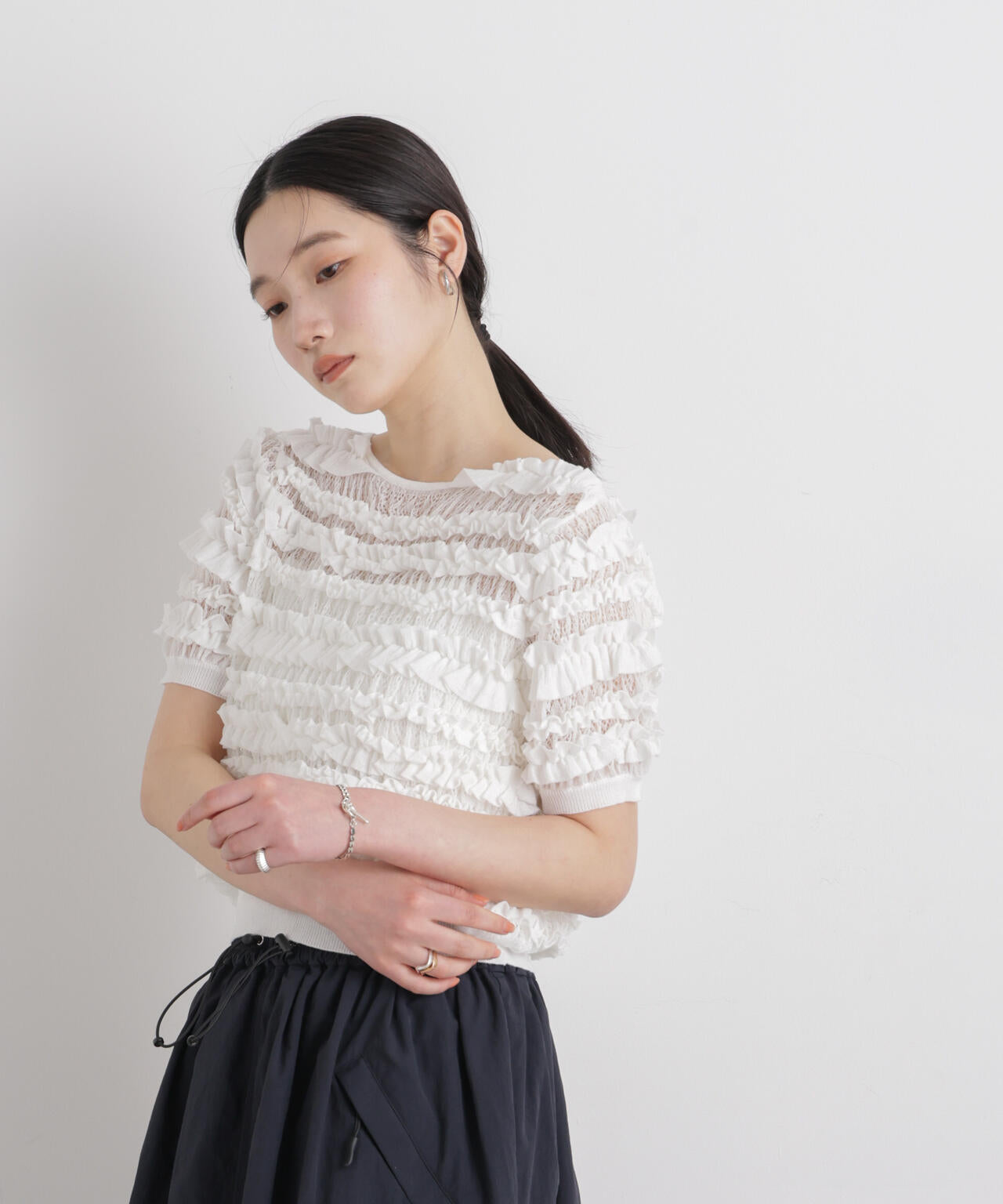 フリルシャーリングコンパクトニット 6696122316