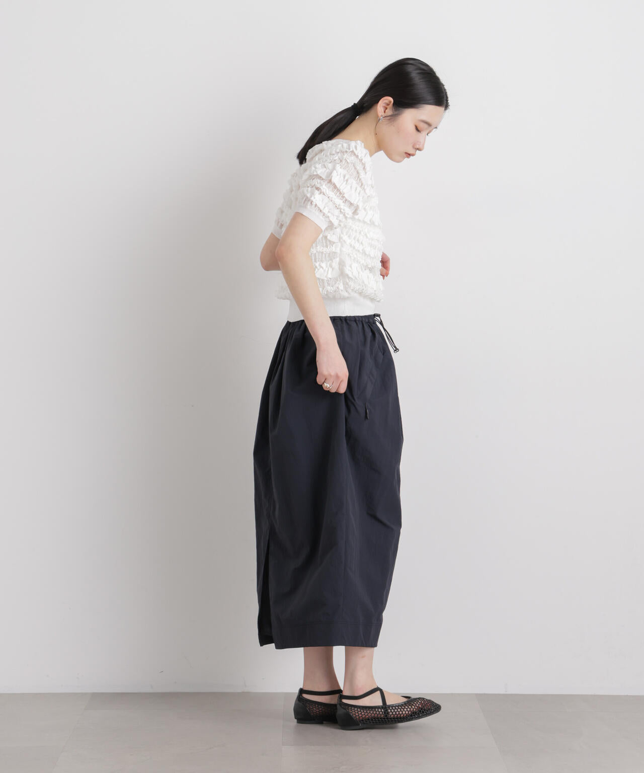 フリルシャーリングコンパクトニット 6696122316