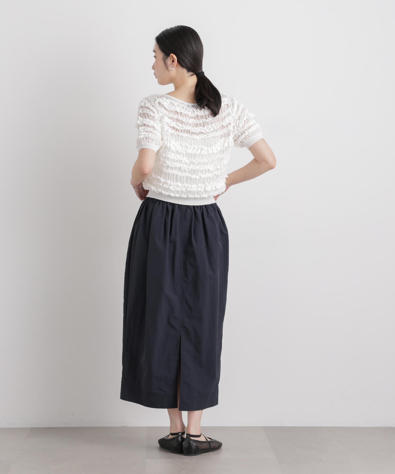 フリルシャーリングコンパクトニット 6696122316