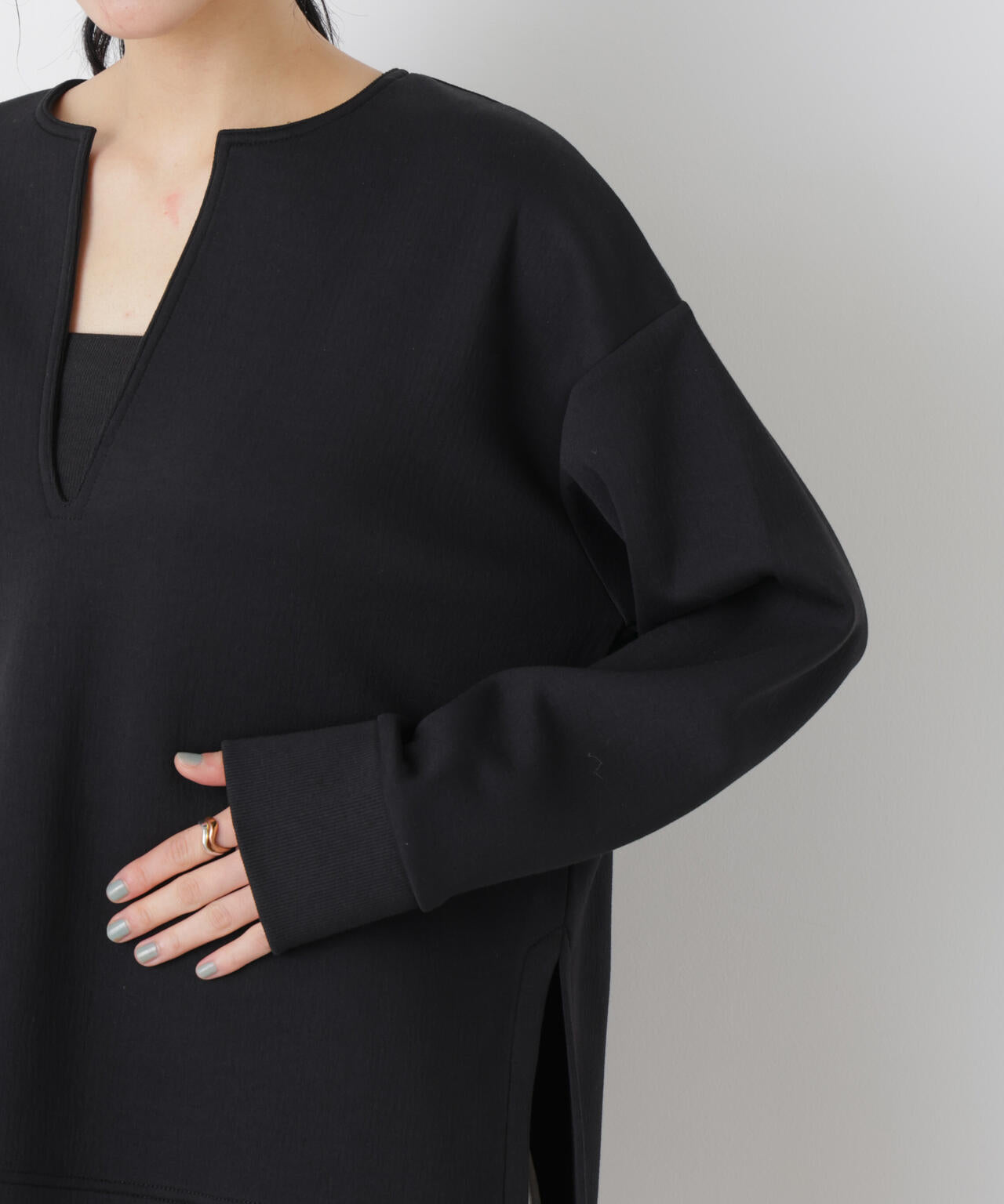ダンボールカット キーネック スリット トップス