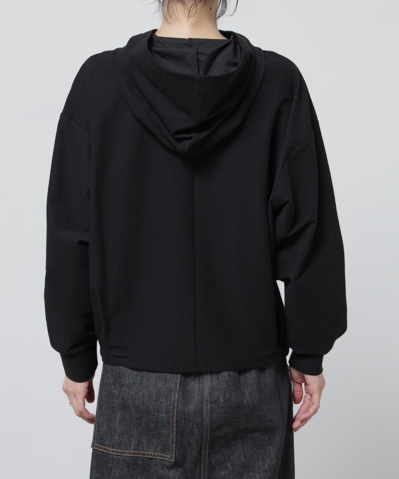 「Meaningful Continuity」coveross(R)ツイル調冷感プレーティング天竺パーカー 6696123303