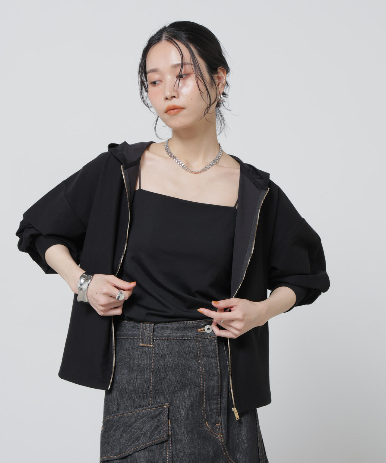 165cm　B:77 W:57 H:85 着用サイズ：F