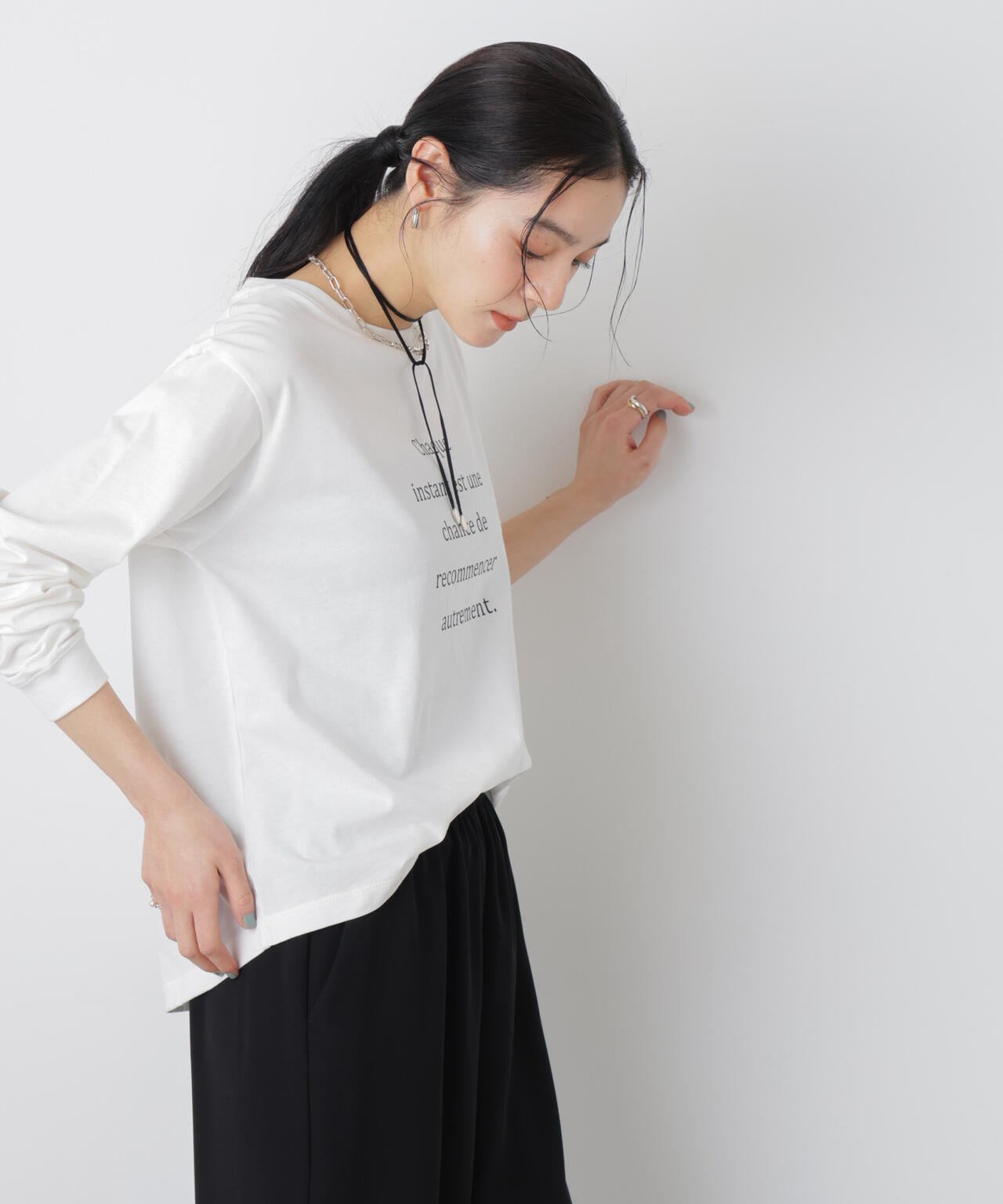 【オフホワイト】ロゴプリントロングスリーブTシャツ セール】 【WEB限定】バリエーション ロゴ プリント ロングスリーブ