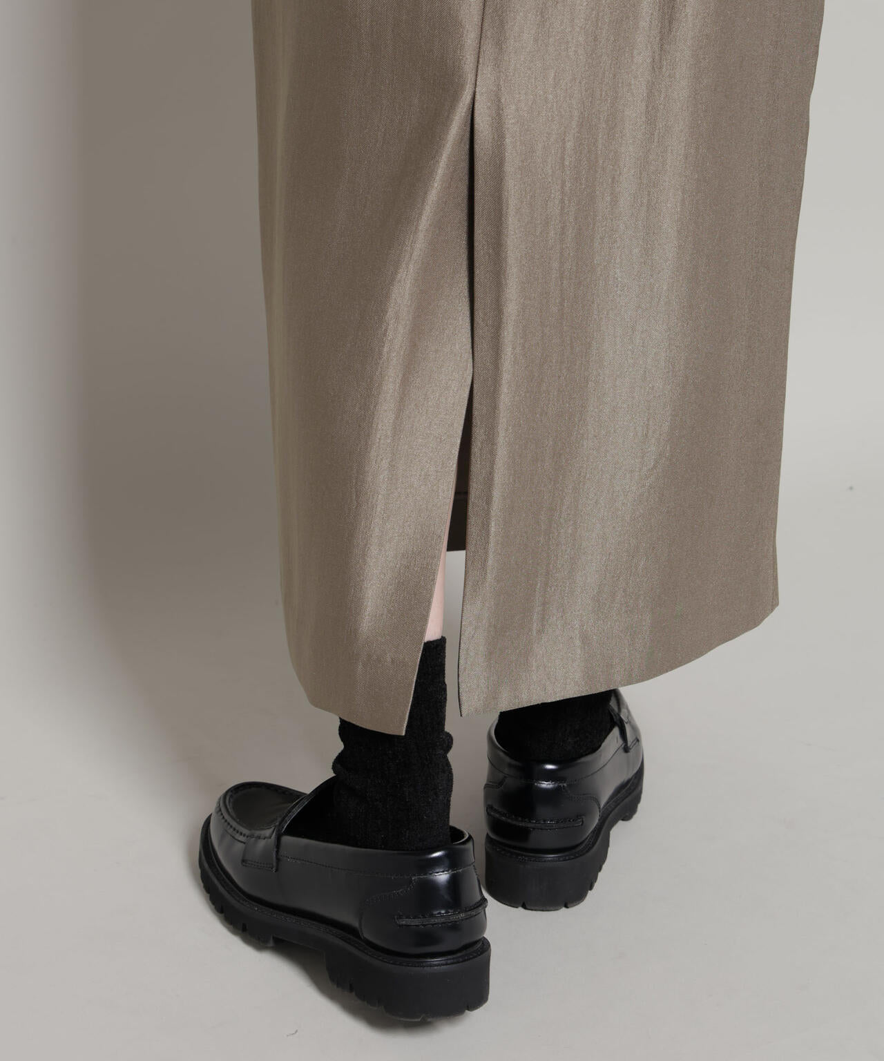 ブライトツイルサテンタイトスカート 6696130301