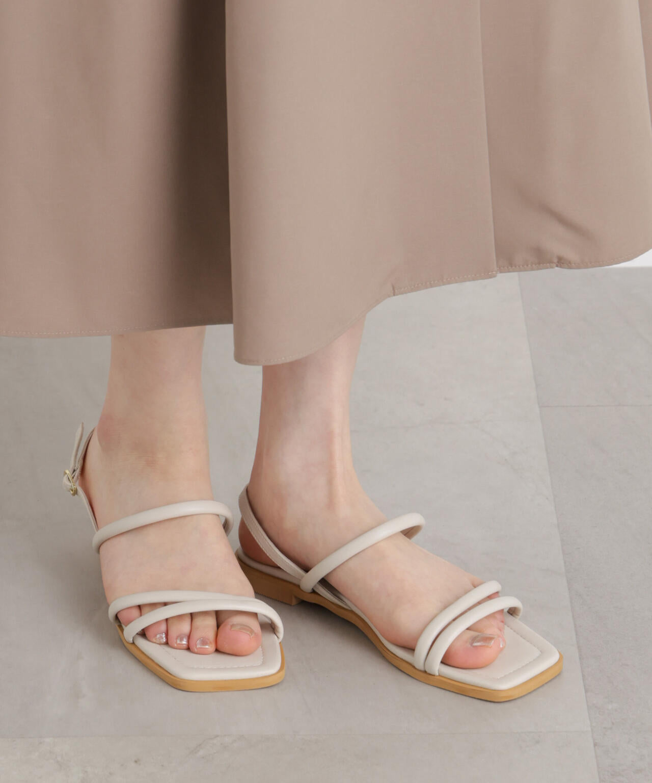 チューブストラップフラットサンダル