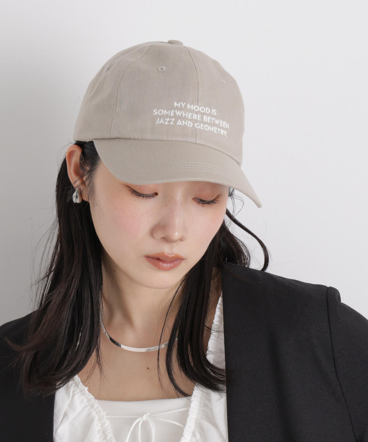 刺繍入りリネン混キャップ