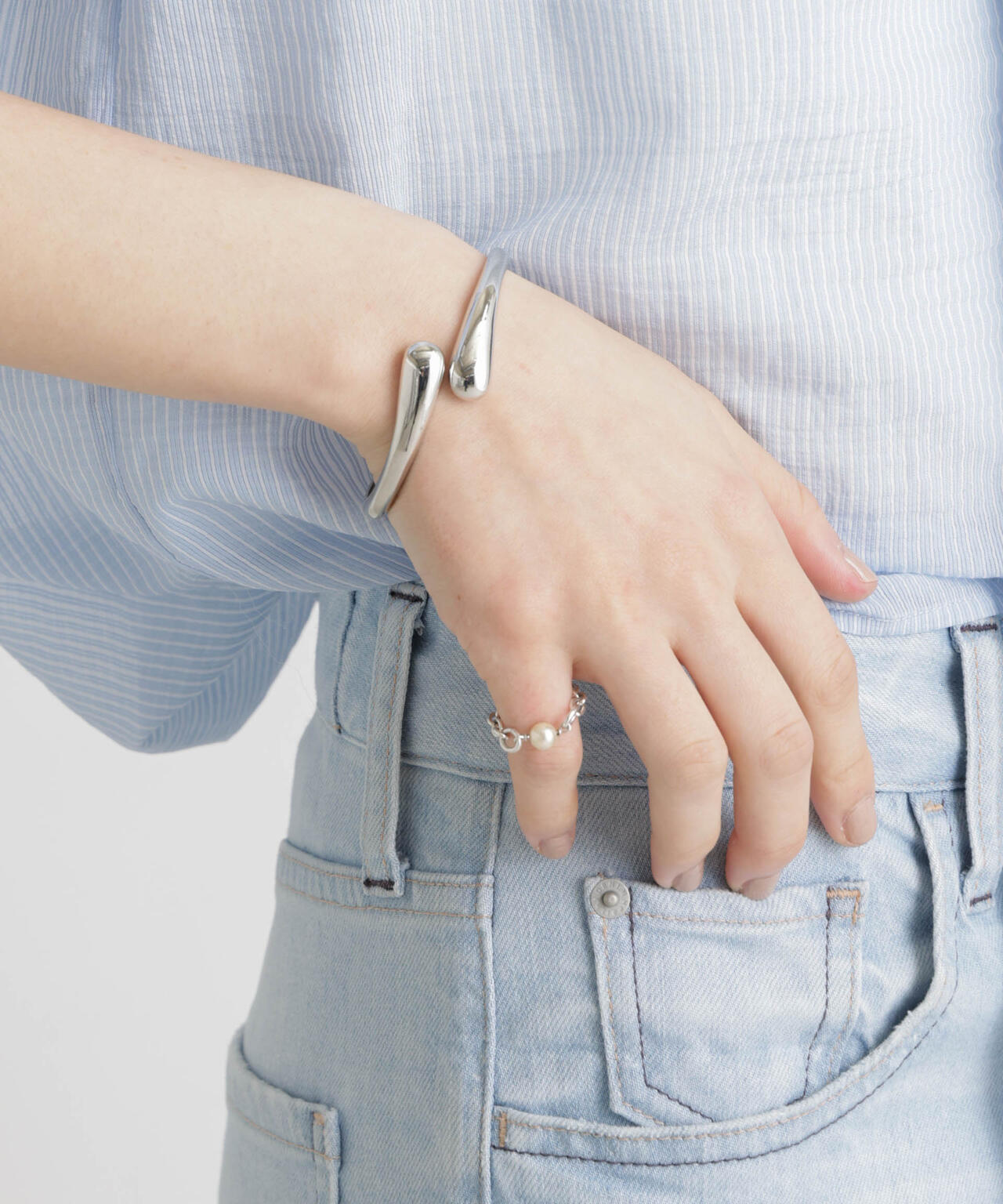 オープンクロスバングル