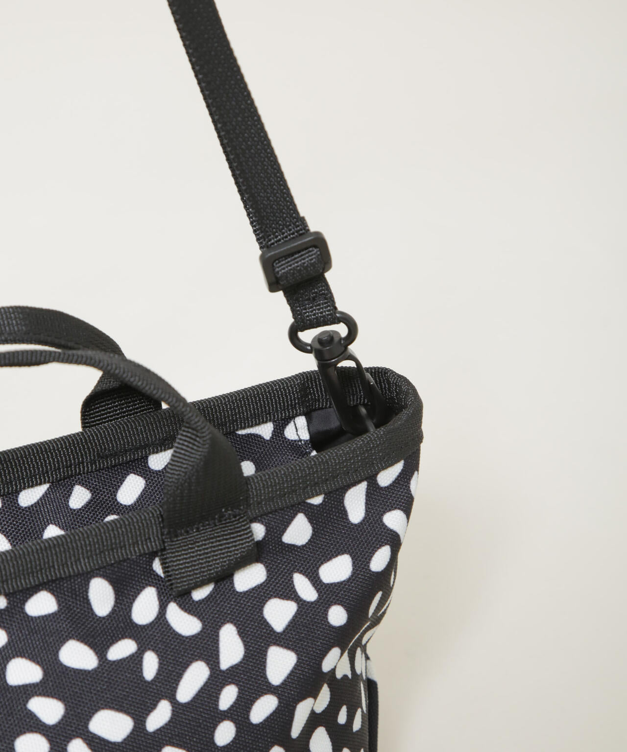 OUTDOOR PRODUCTS/【別注】OUTDOOR PRODUCTS Boat Shaped Mini Bag 6696232305