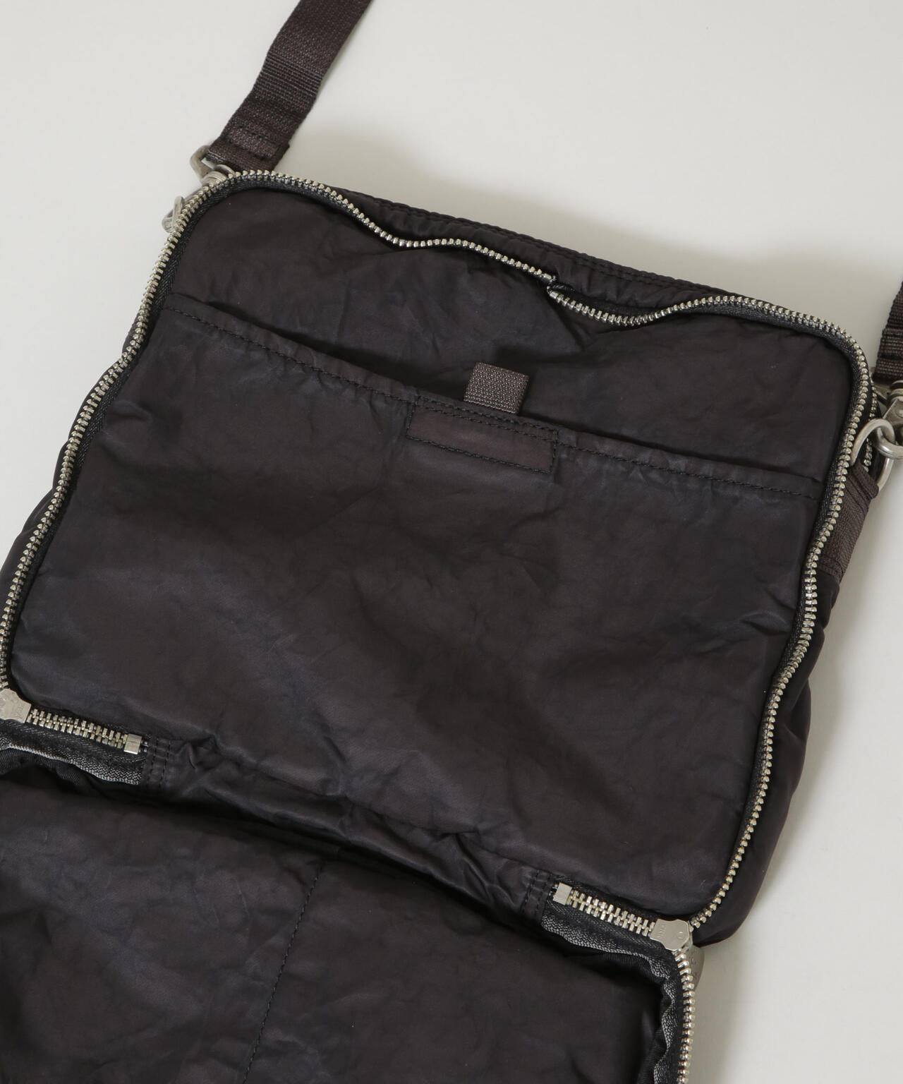 PORTER ブラック ポーチ 日本製 ストラップ付き ポーター」がポーチ付きスマートフォン用ショルダーストラップを