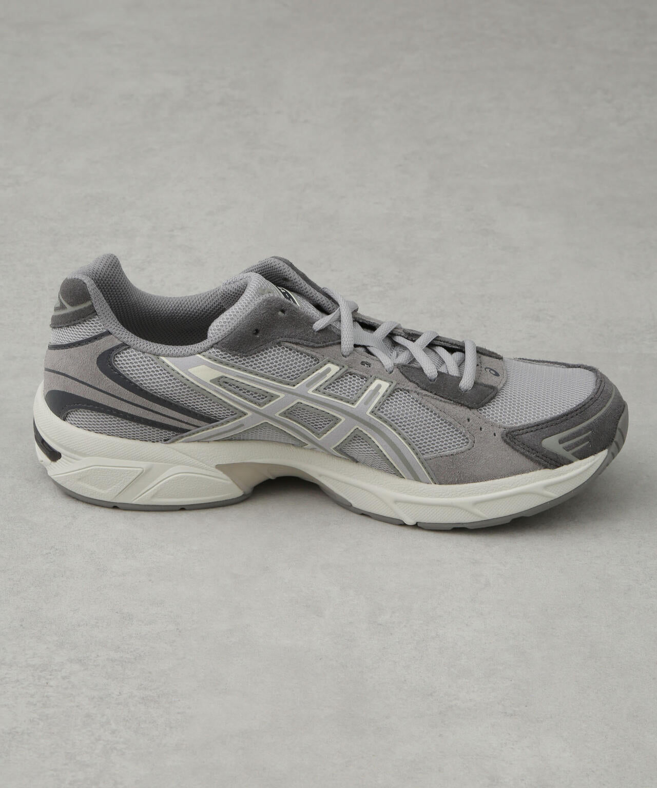 ★ ASICS ★ 韓国限定発売 GEL-1130 スモークグレー:ジャバ 韓国発のブランド「OJOS」をサードパーティーに迎え「atmos」の