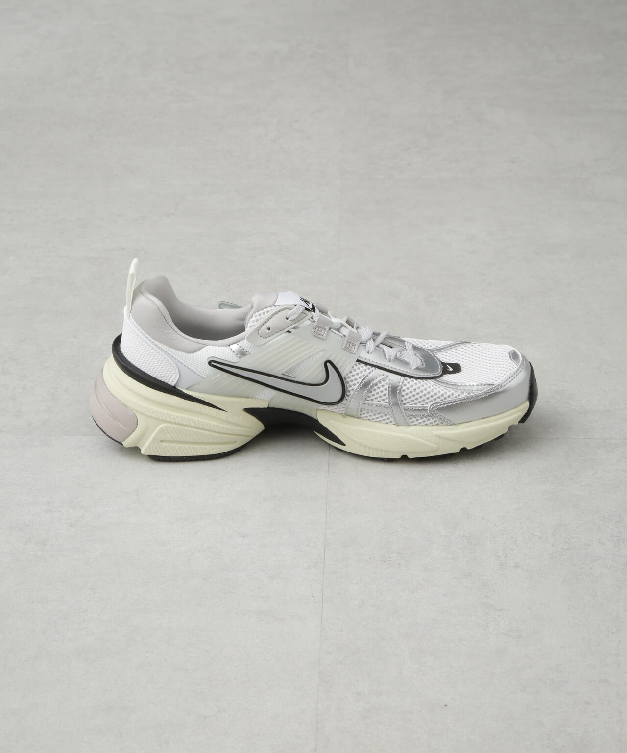 NIKE / ナイキ V2K ラン