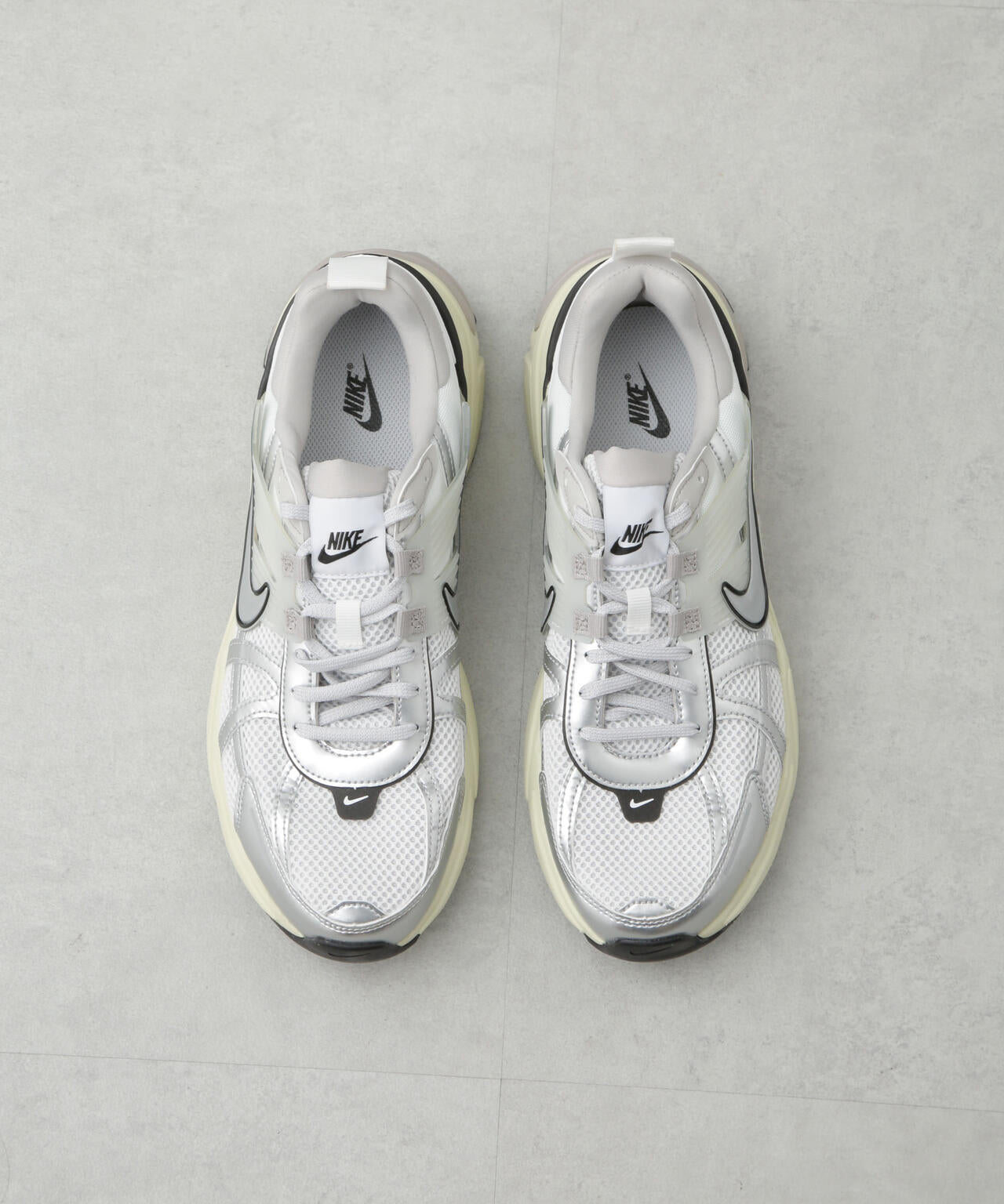 ウォーキング・ランニングウェア NIKEv2k run 27cm nike v2k run（メンズシューズ、紳士靴） | ファッション の