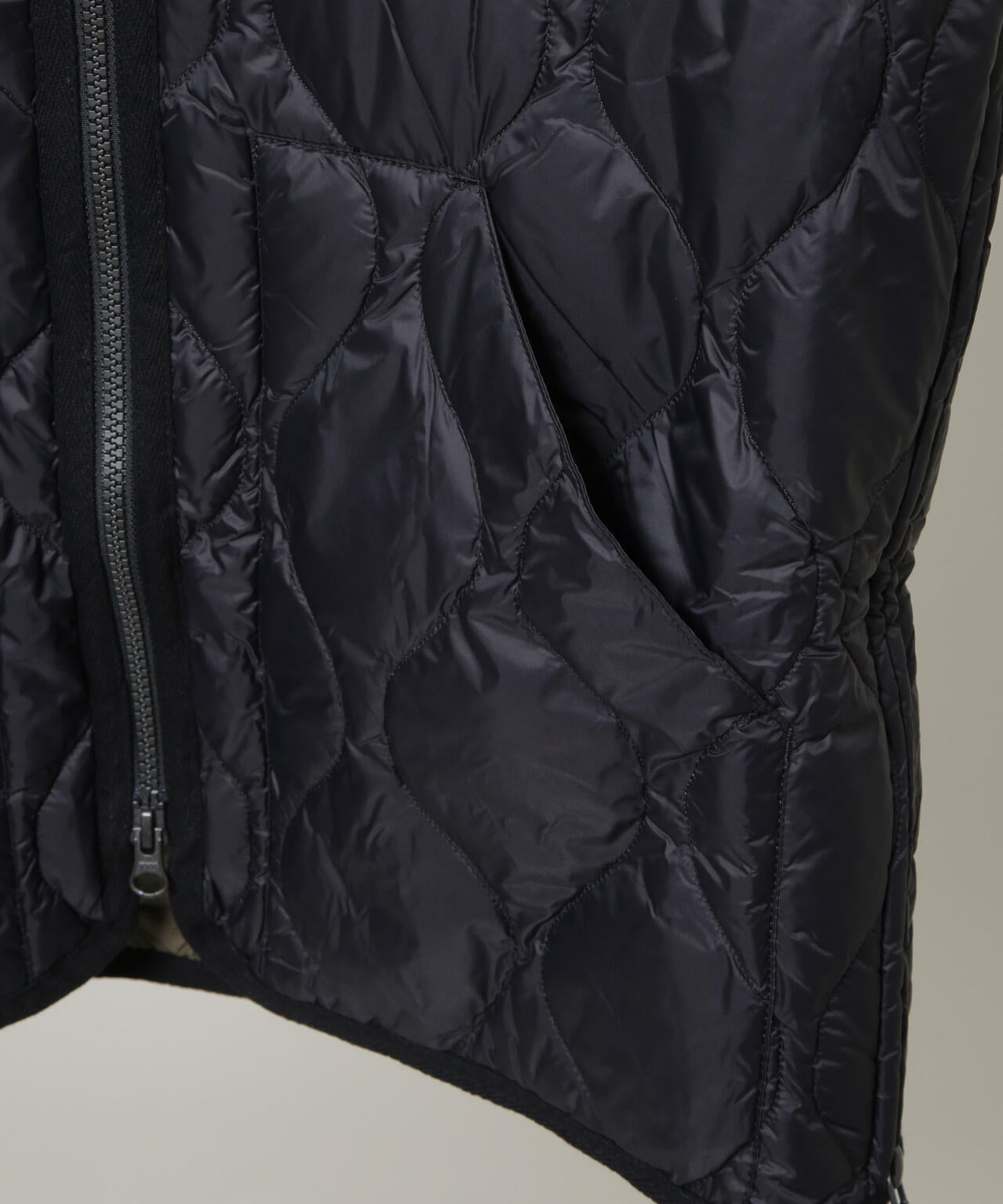 TAION / MILITARY V NECK W-ZIP DOWN VT