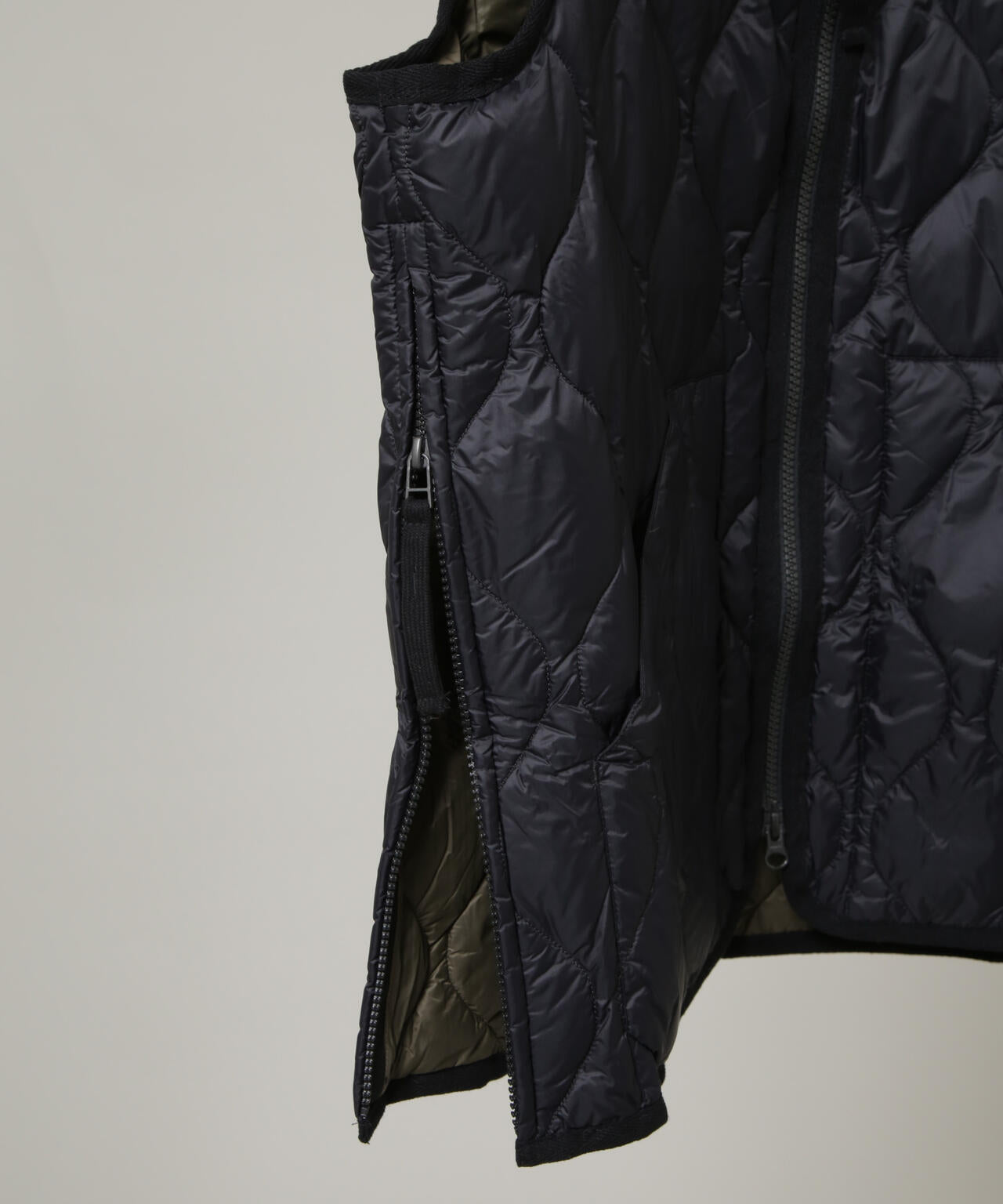 TAION / MILITARY V NECK W-ZIP DOWN VT