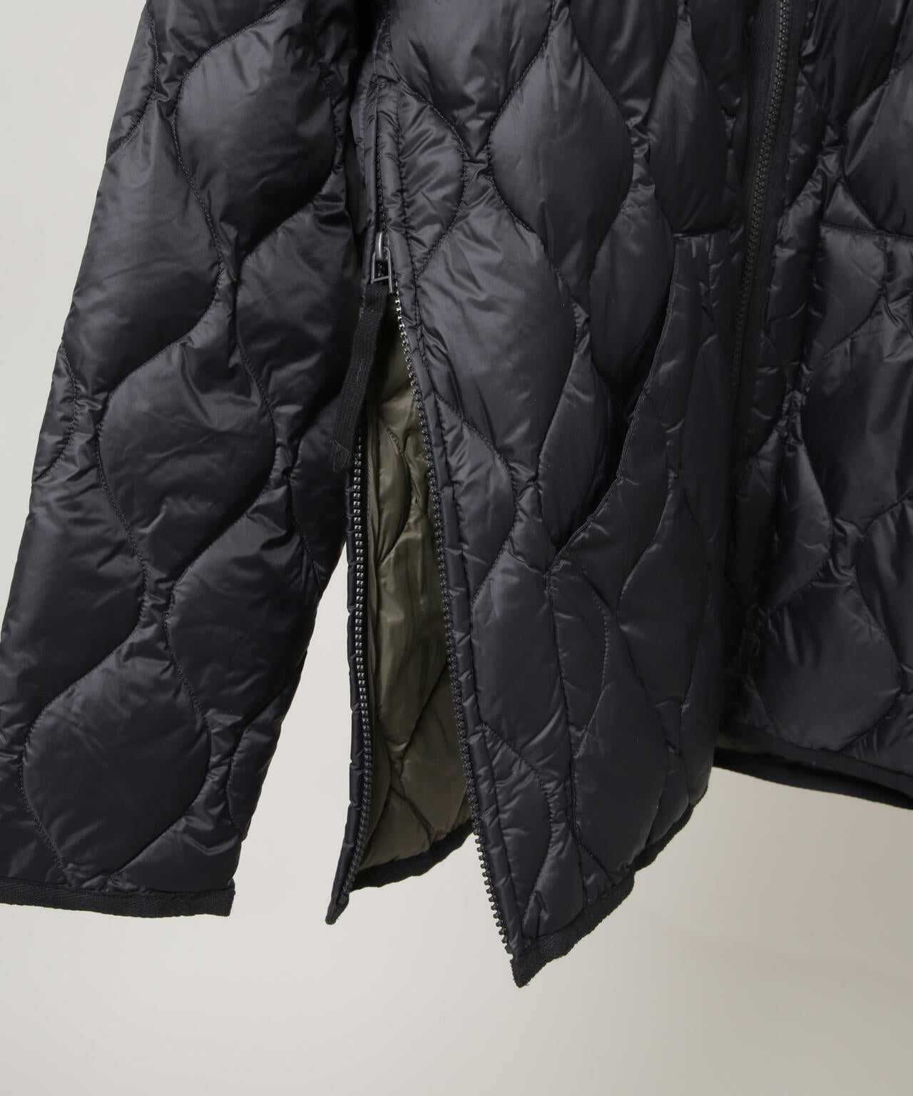 ☆うにゃ‼️新品未使用☆タイオン☆MILITARY DOWN CAPE☆黒☆ TAION（タイオン） ダウンジャケット ダウン 「TAION / タイオン