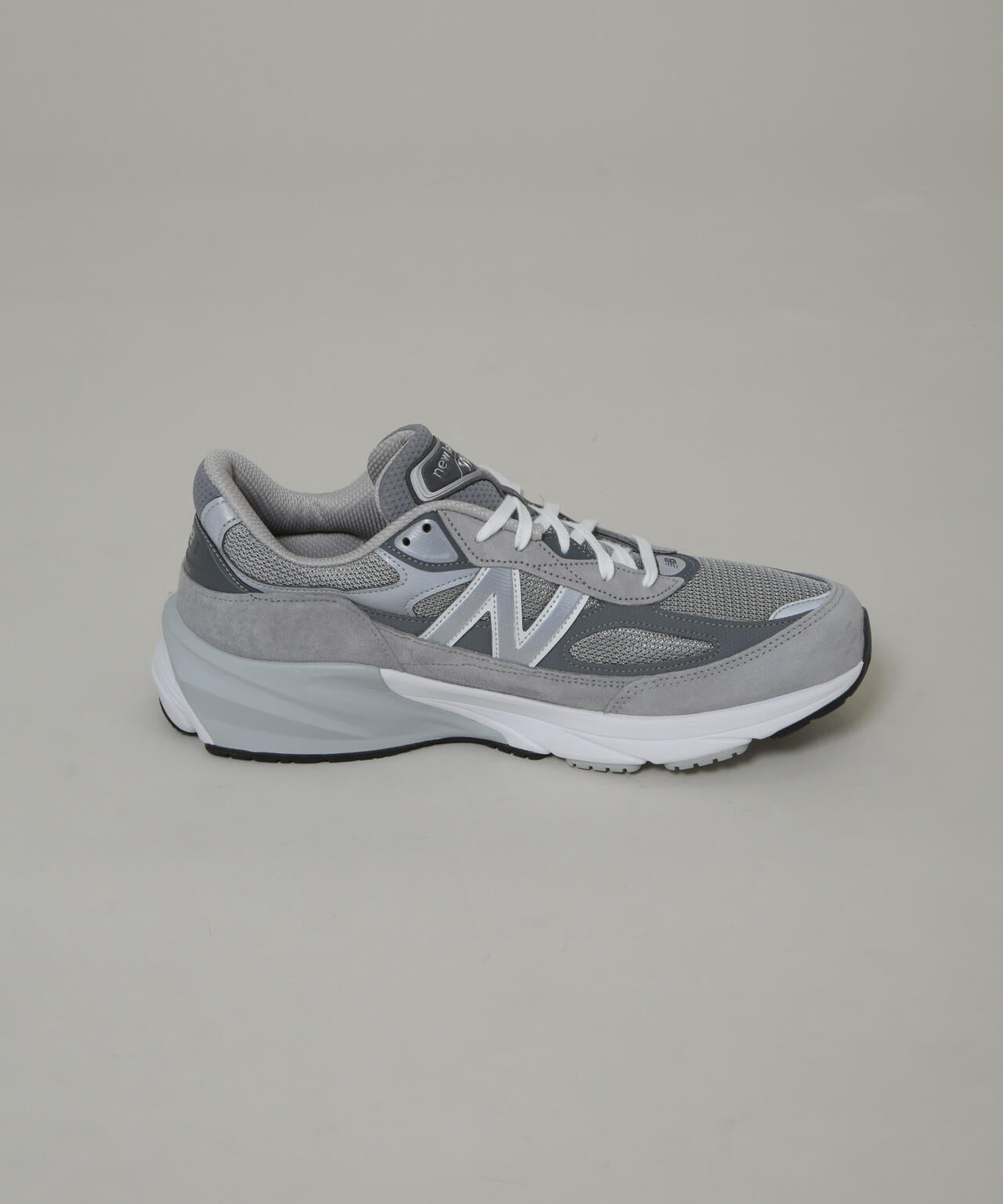 new balance/M990v6