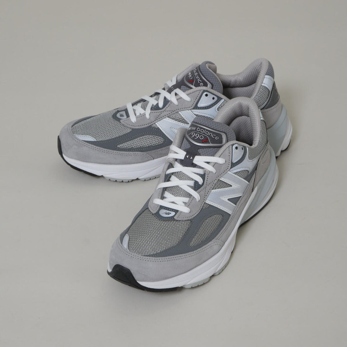 new balance/M990v6