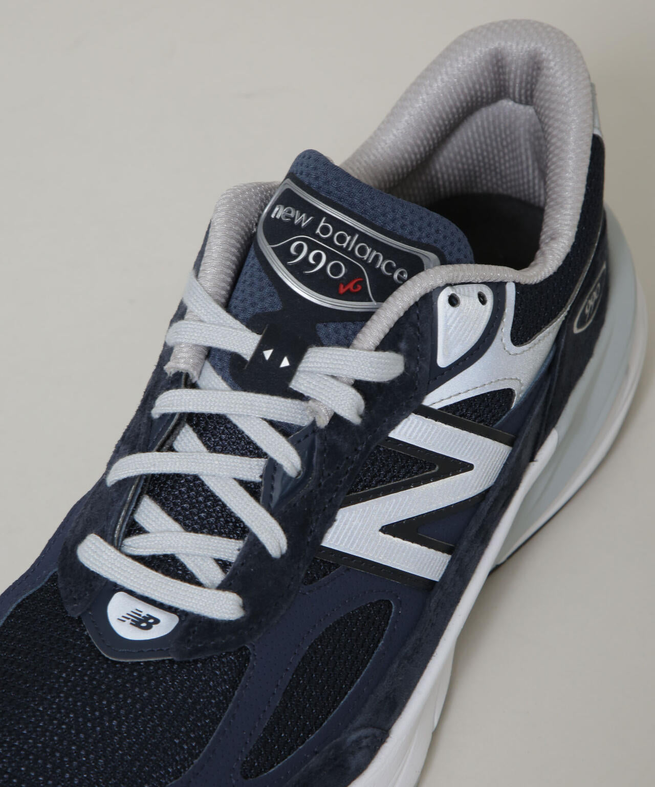 new balance/M990v6