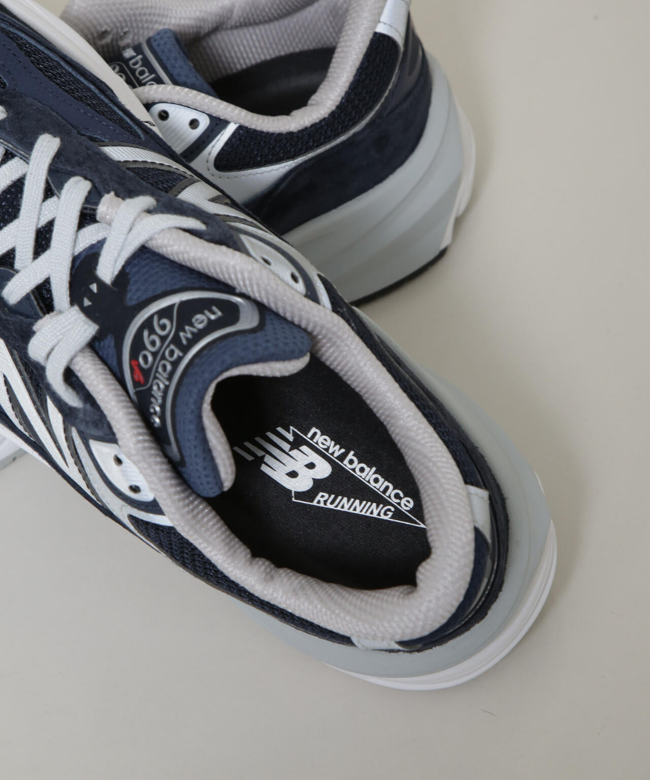 new balance/M990v6