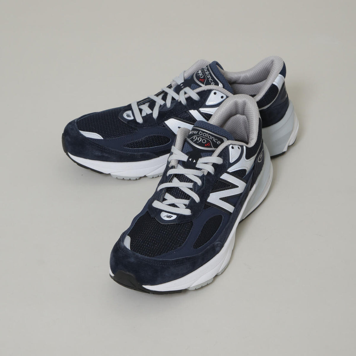new balance/M990v6