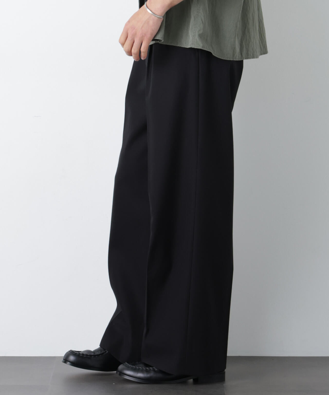 benine 9/Two-Tuck Chino Slacks